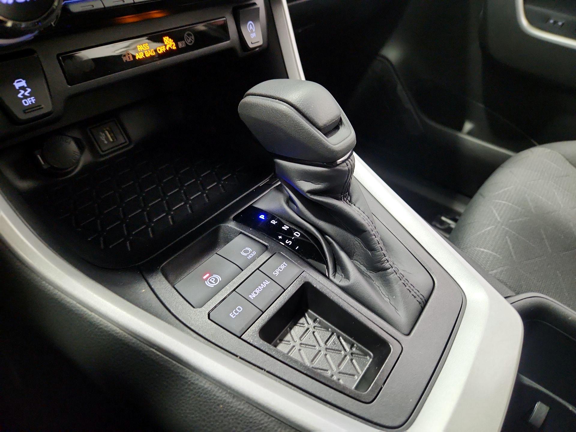 Thumbnail: 2025 Toyota RAV4 - 18