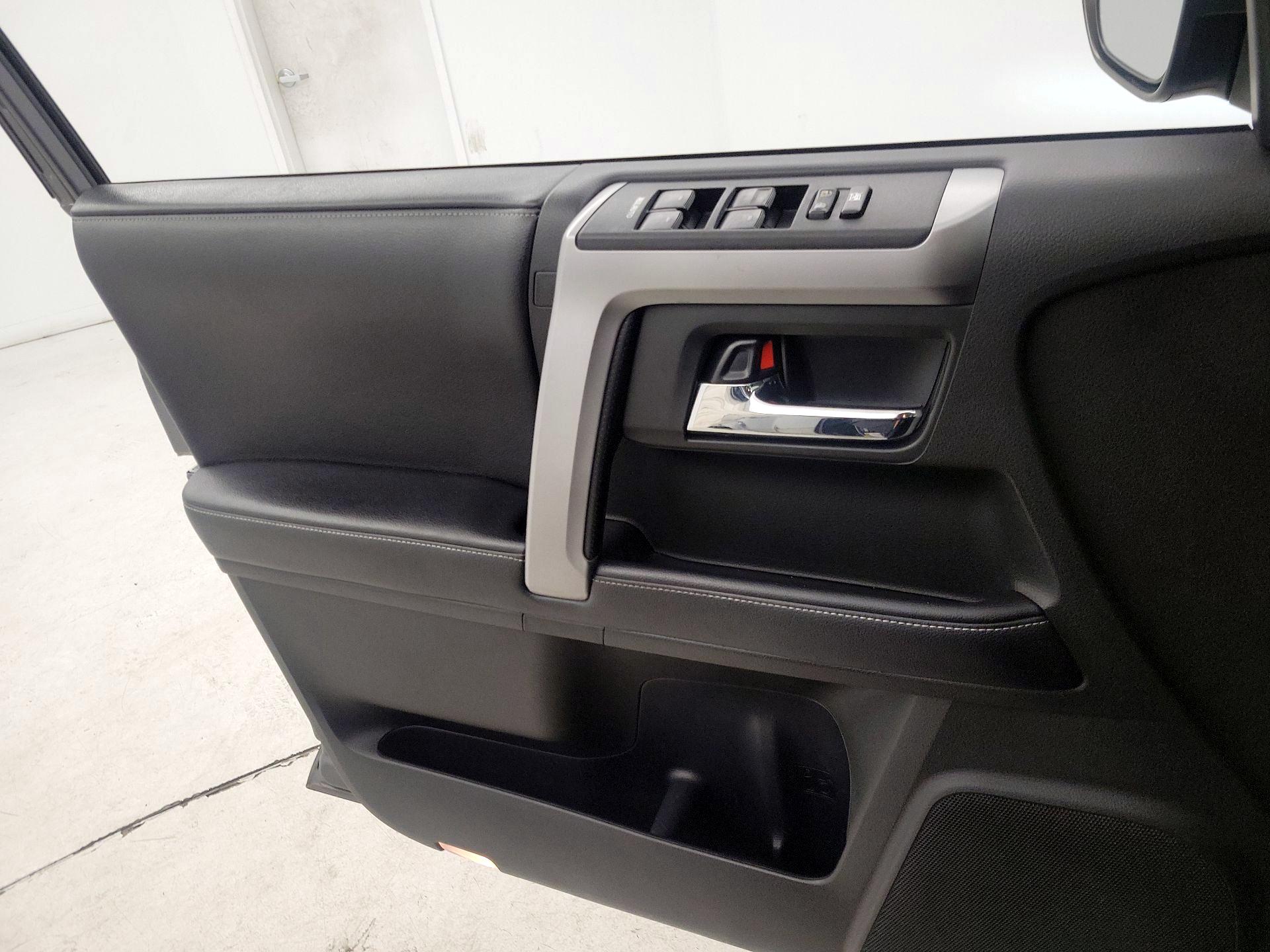 Thumbnail: 2017 Toyota 4Runner - 12