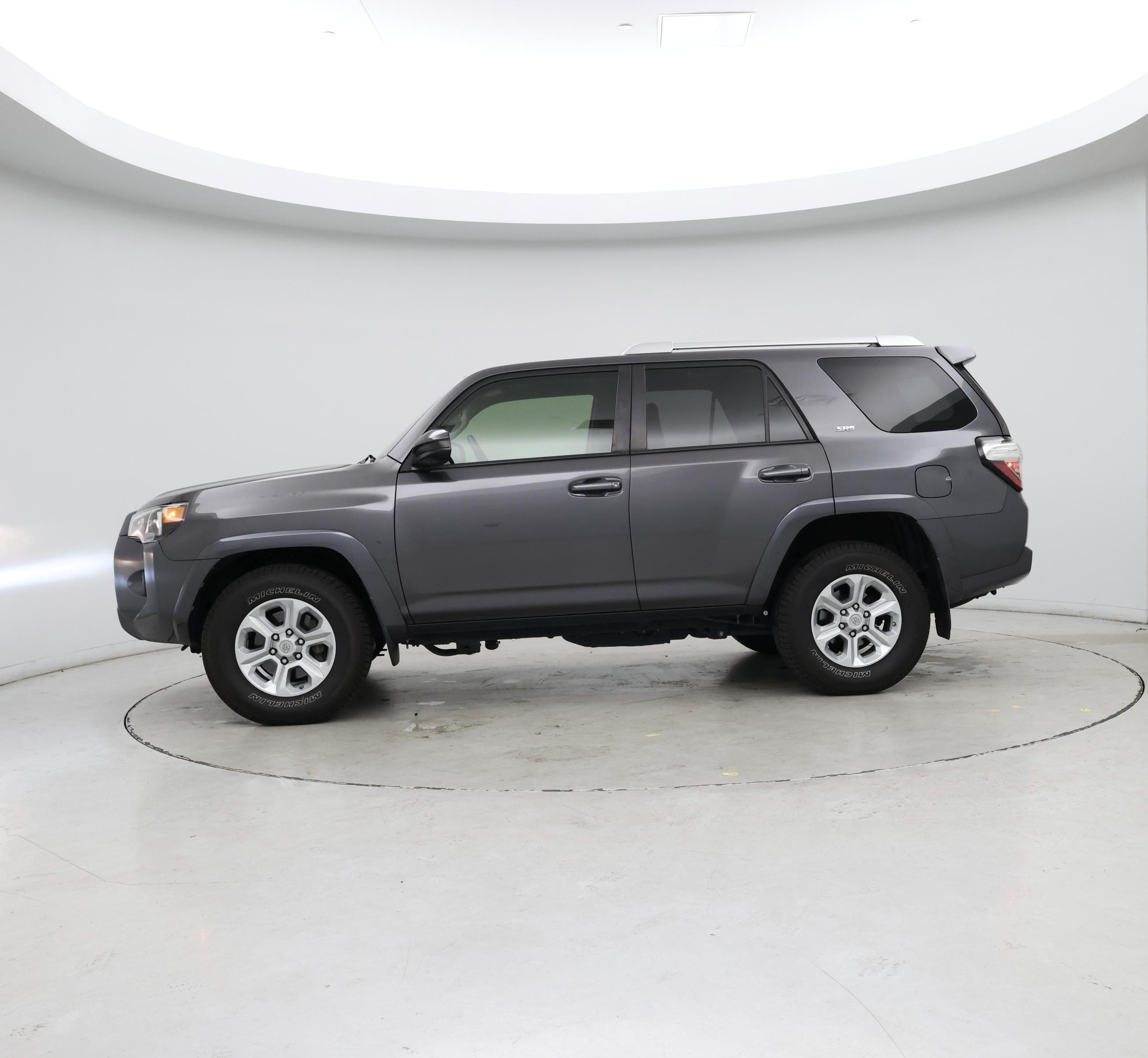 Thumbnail: 2017 Toyota 4Runner - 3