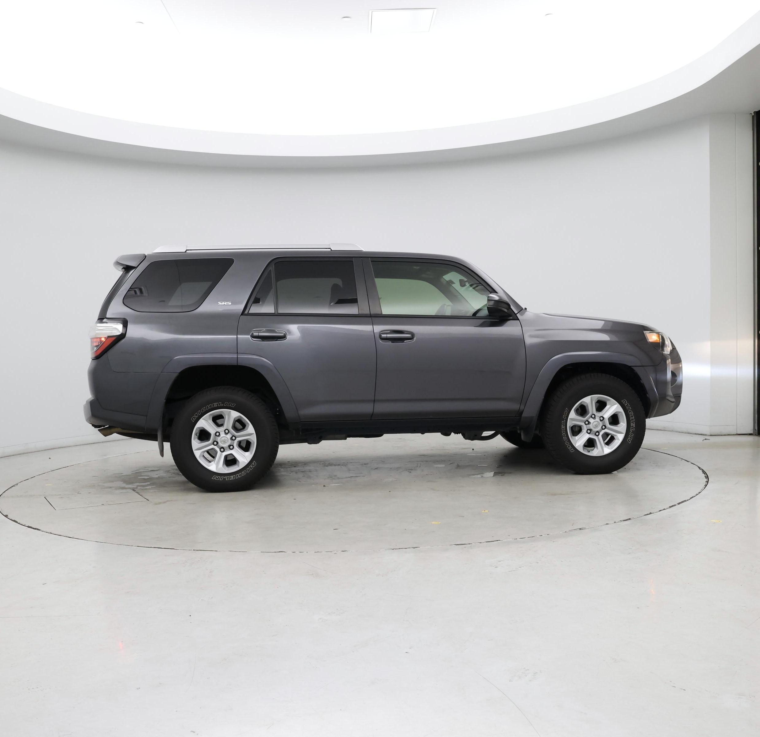 Thumbnail: 2017 Toyota 4Runner - 7