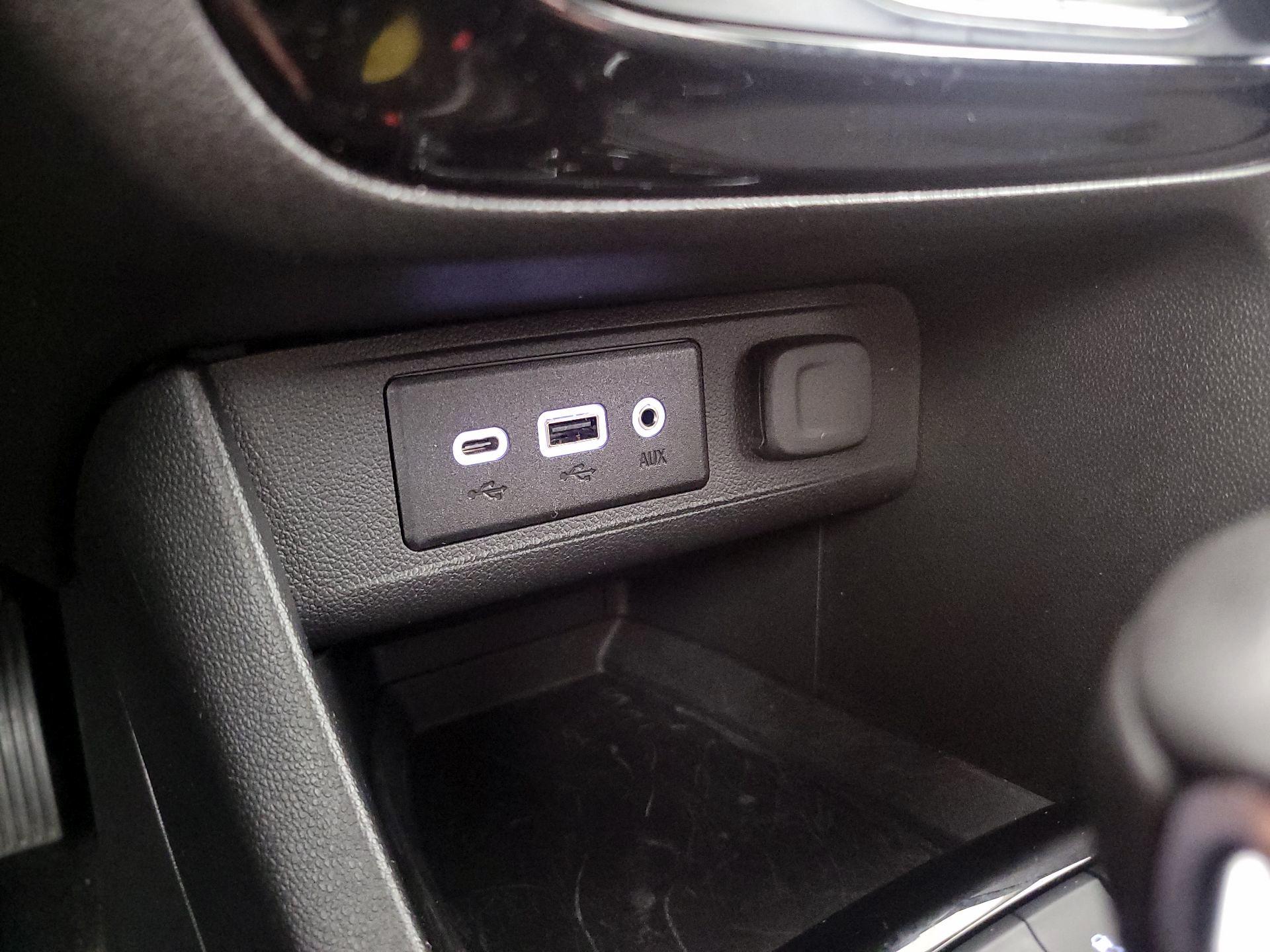 Thumbnail: 2023 Buick Encore GX - 18