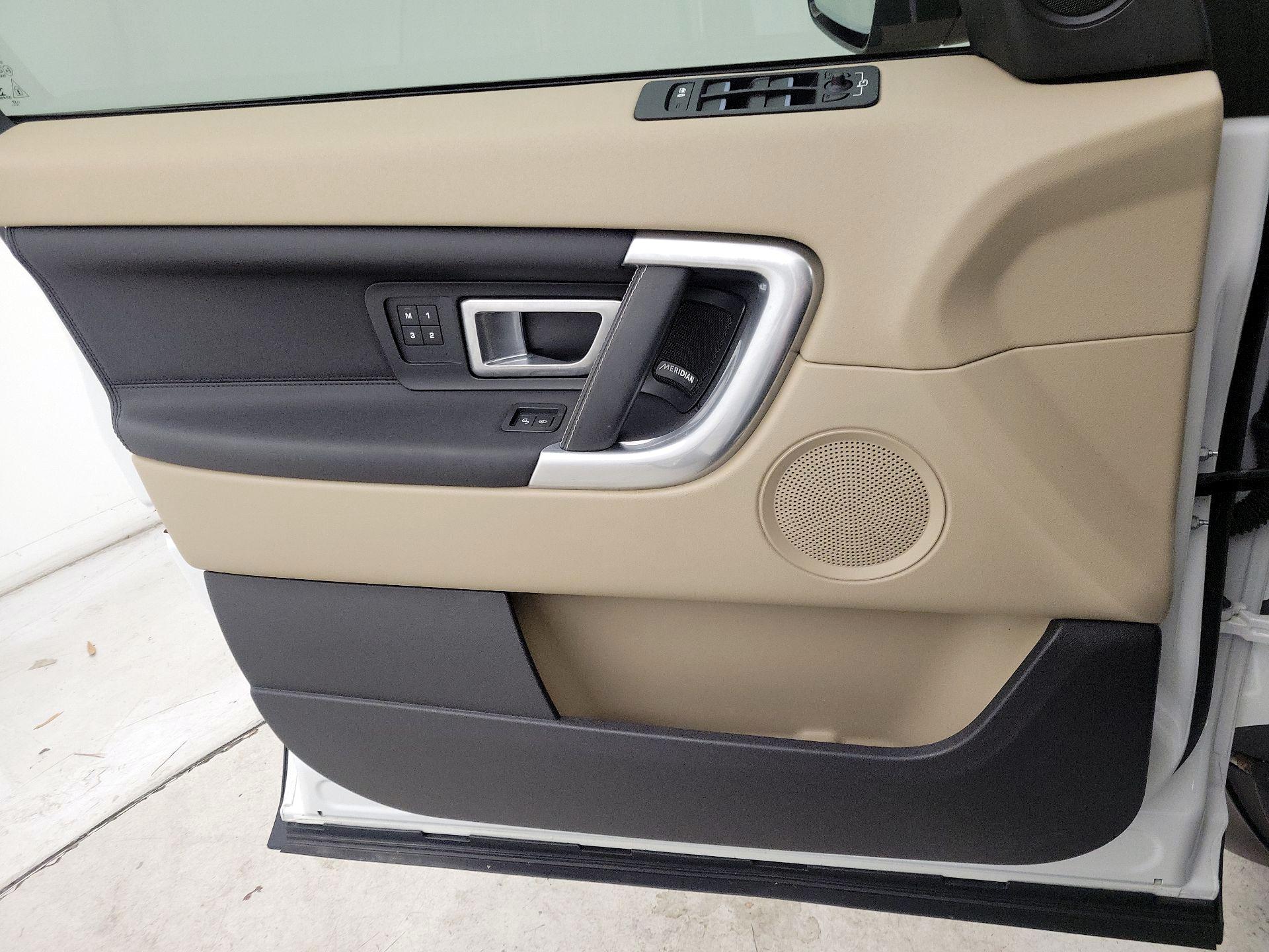 Thumbnail: 2018 Land Rover Discovery Sport - 12