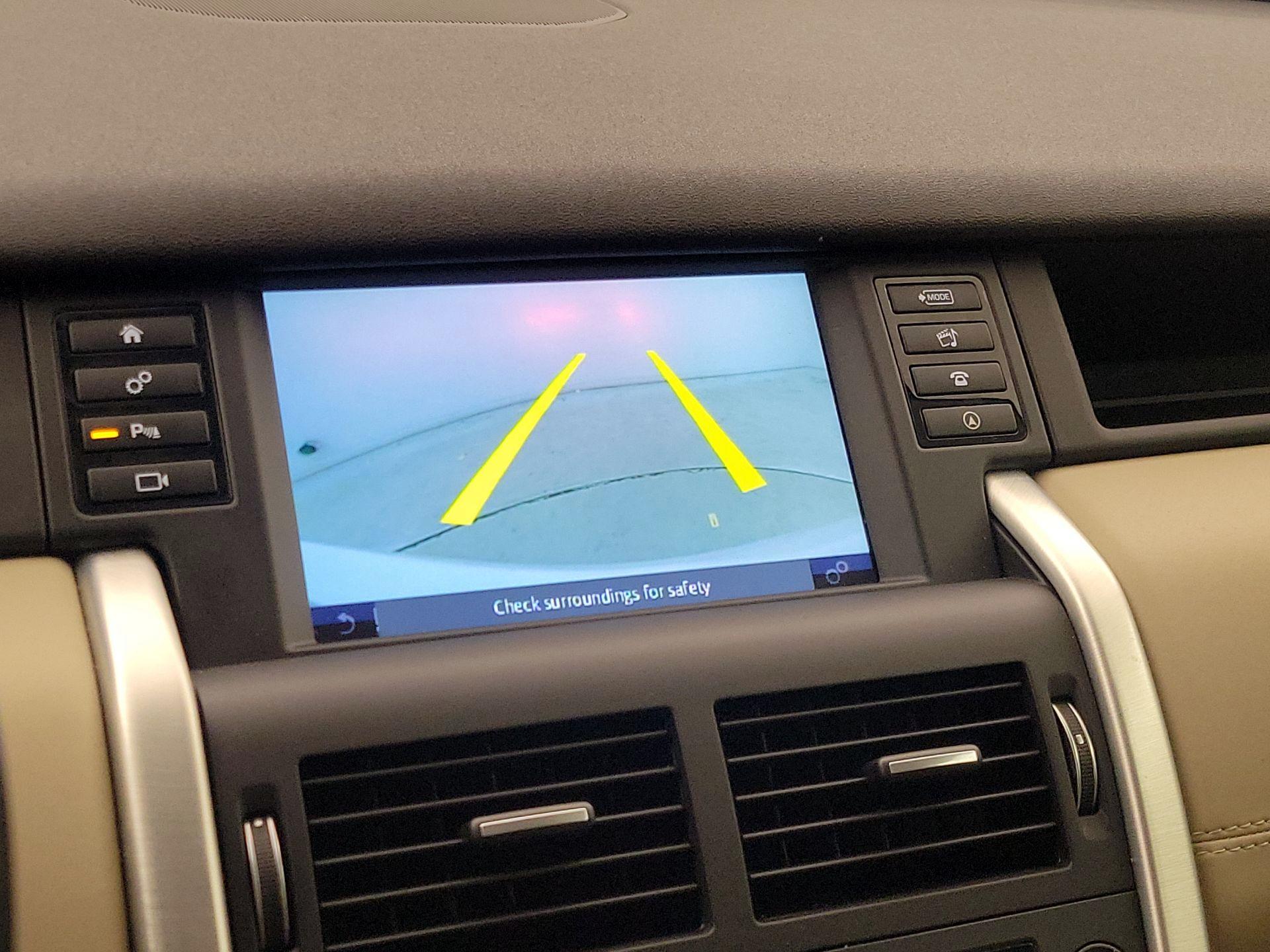 Thumbnail: 2018 Land Rover Discovery Sport - 14