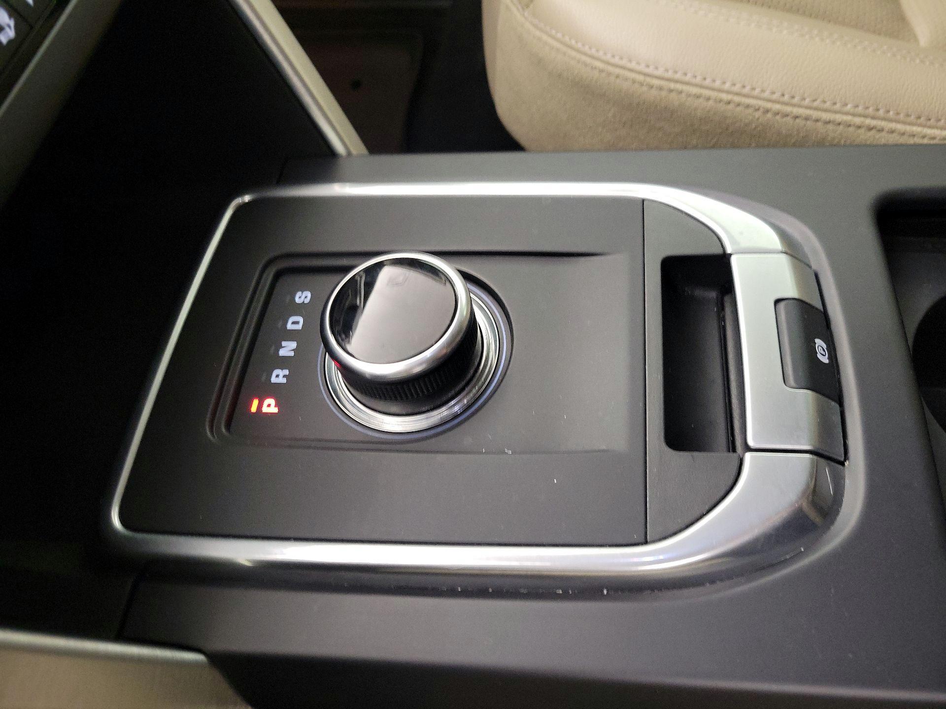 Thumbnail: 2018 Land Rover Discovery Sport - 17