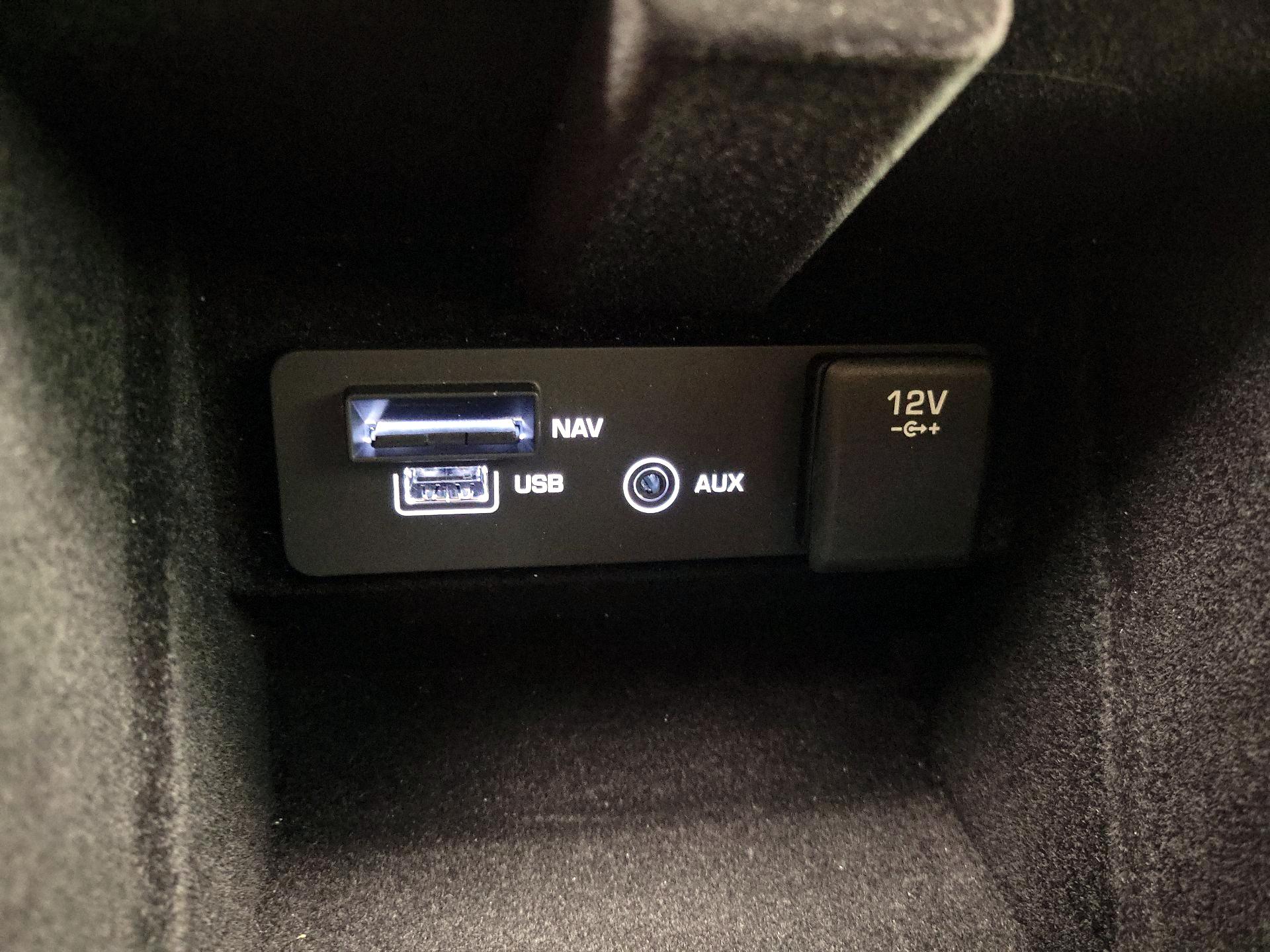 Thumbnail: 2018 Land Rover Discovery Sport - 18