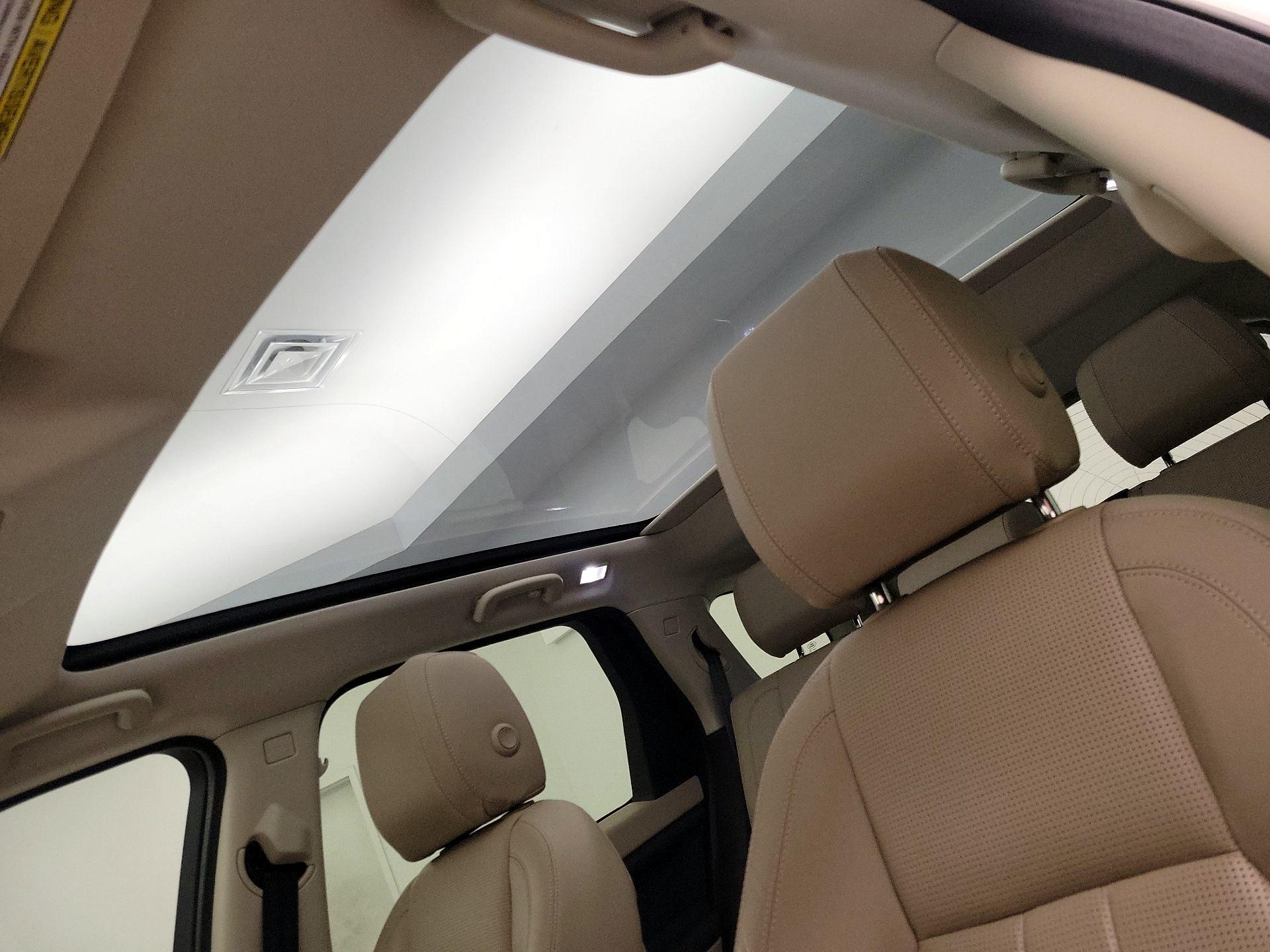 Thumbnail: 2018 Land Rover Discovery Sport - 19