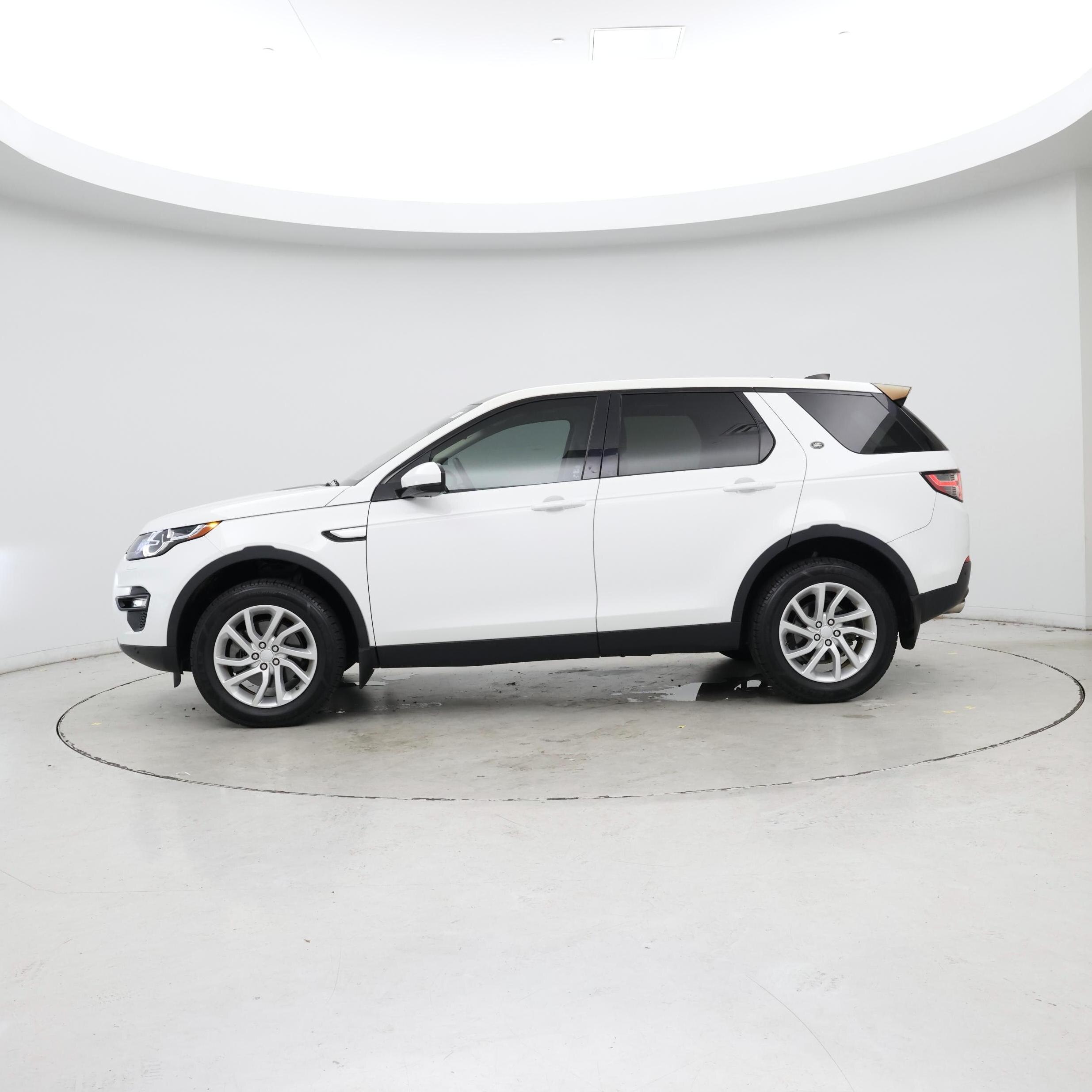 Thumbnail: 2018 Land Rover Discovery Sport - 3