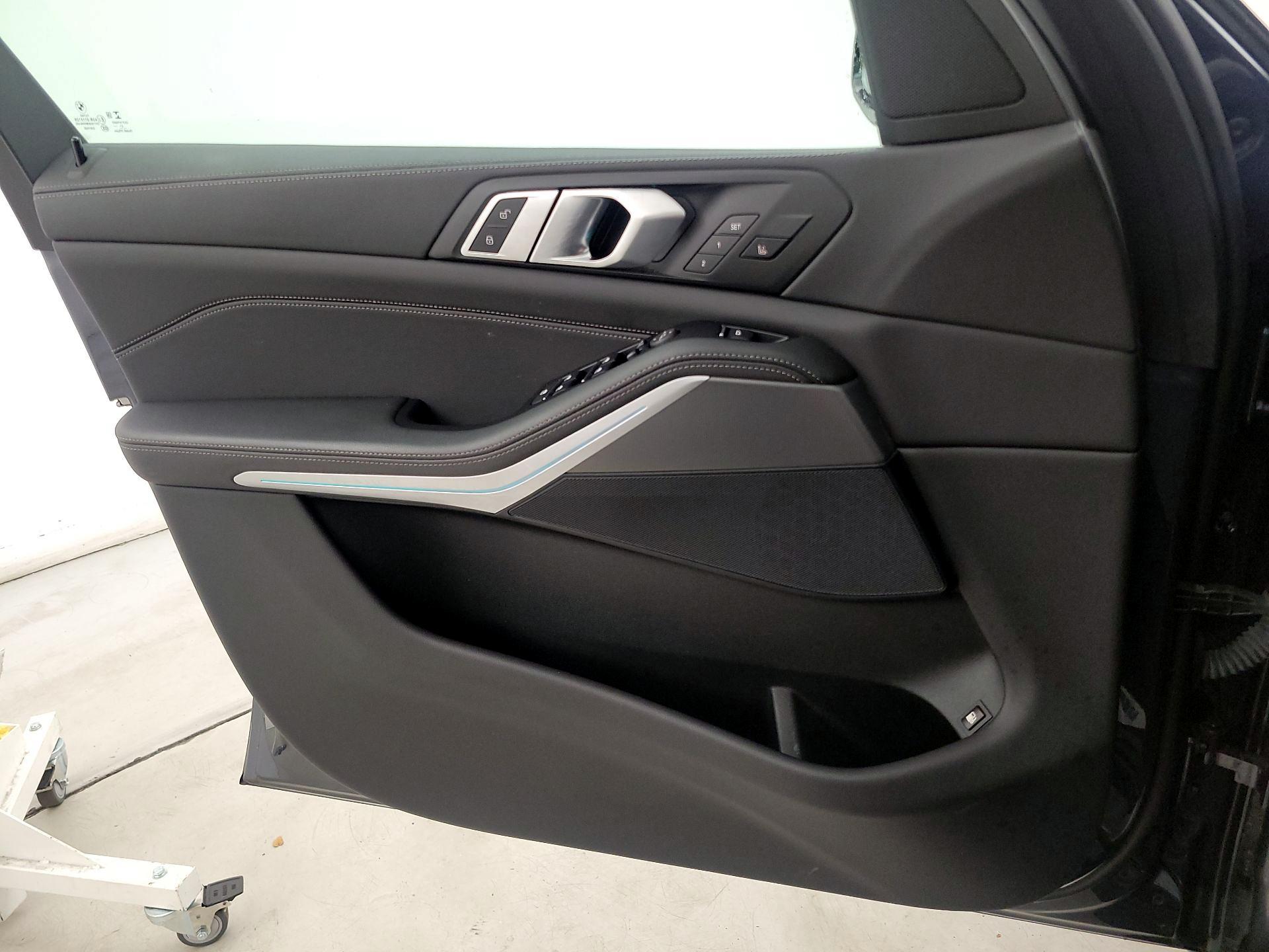 Thumbnail: 2022 BMW X5 - 12