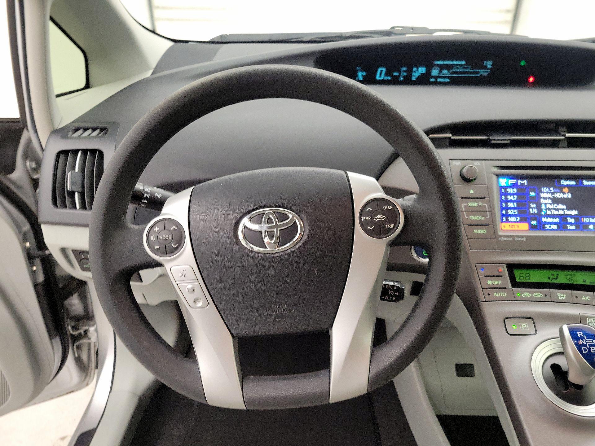 Thumbnail: 2014 Toyota Prius - 10