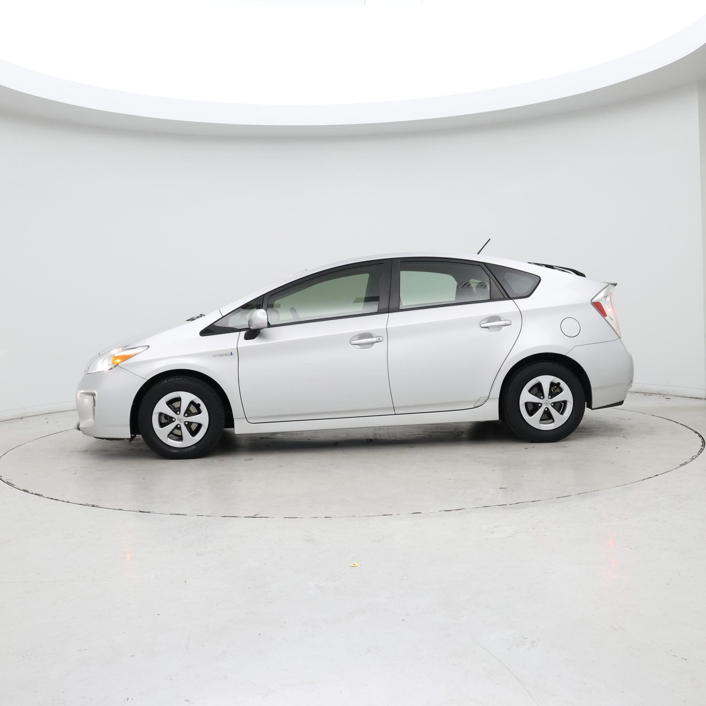 Thumbnail: 2014 Toyota Prius - 3