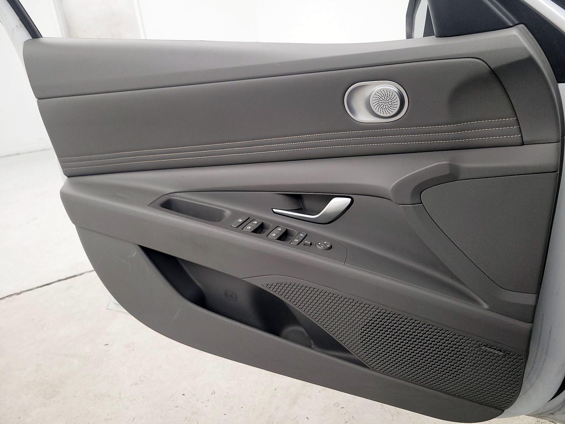 Thumbnail: 2021 Hyundai Elantra - 12