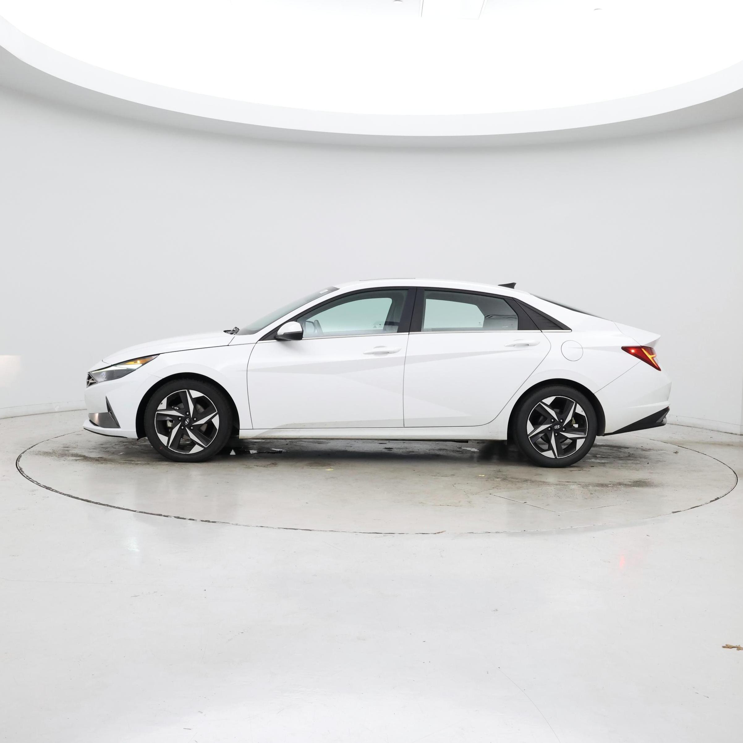 Thumbnail: 2021 Hyundai Elantra - 3