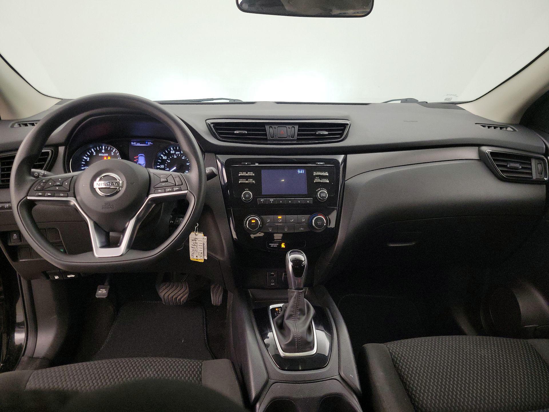 Thumbnail: 2018 Nissan Rogue Sport - 9