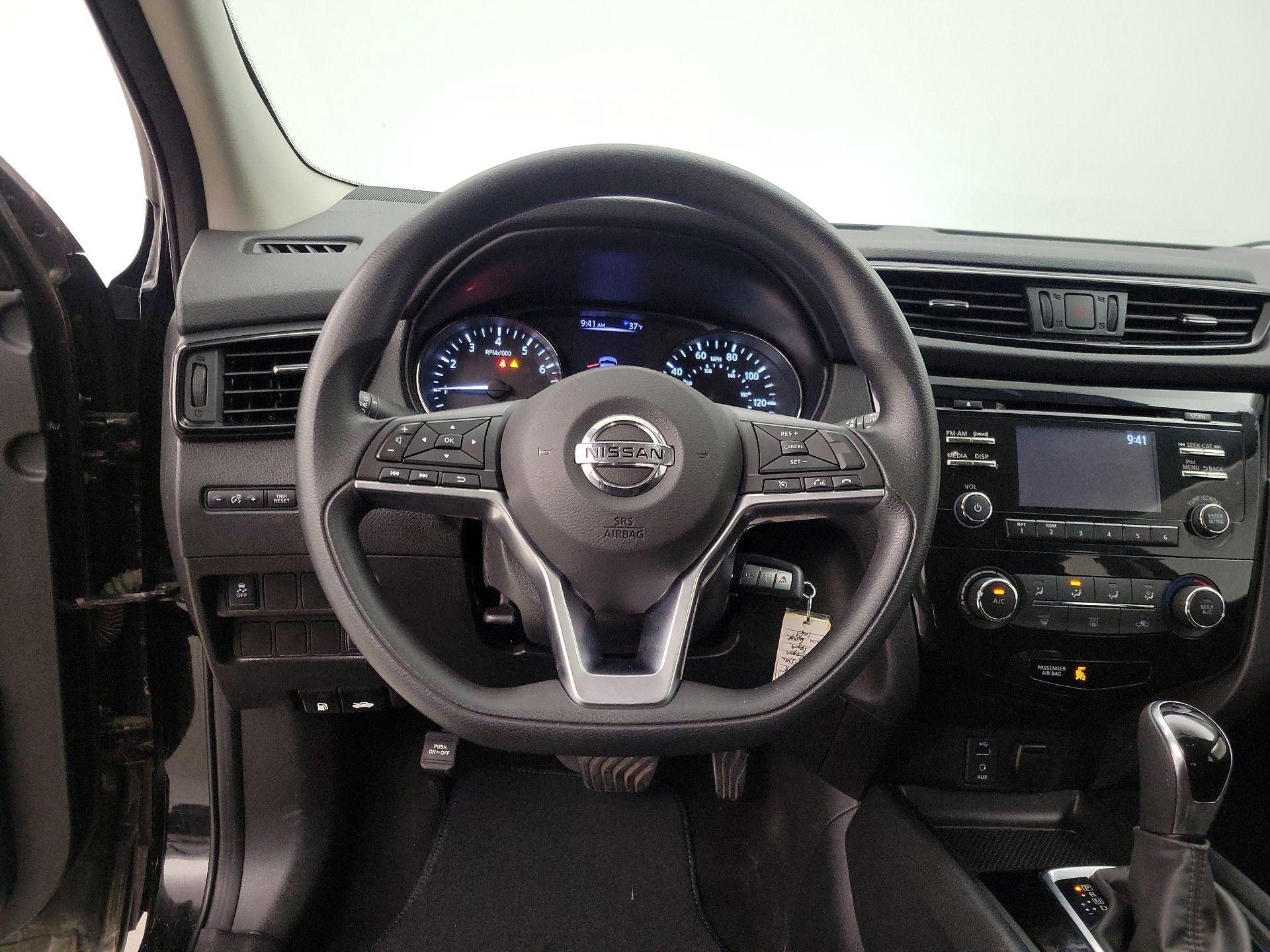 Thumbnail: 2018 Nissan Rogue Sport - 10