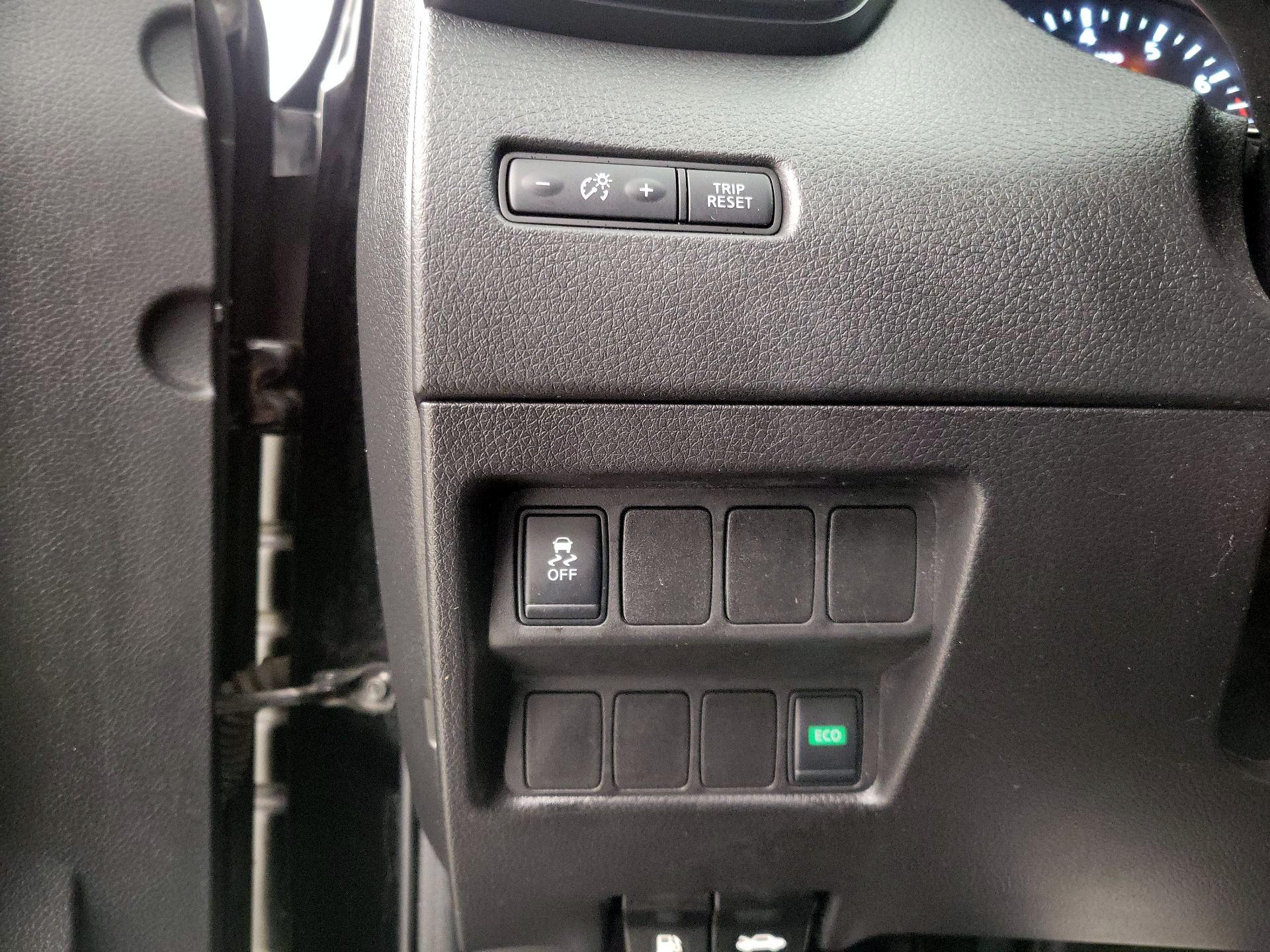 Thumbnail: 2018 Nissan Rogue Sport - 13