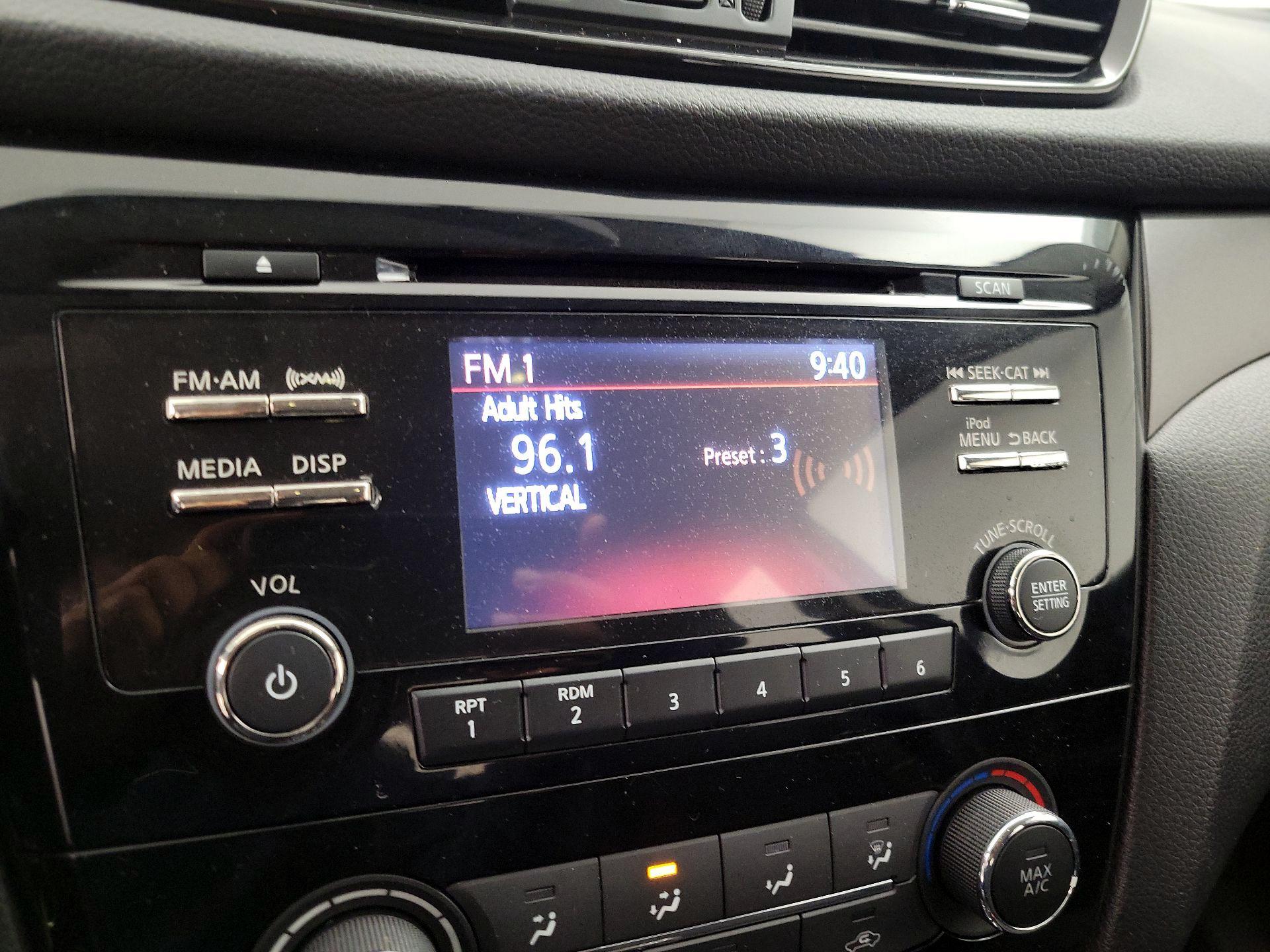 Thumbnail: 2018 Nissan Rogue Sport - 15