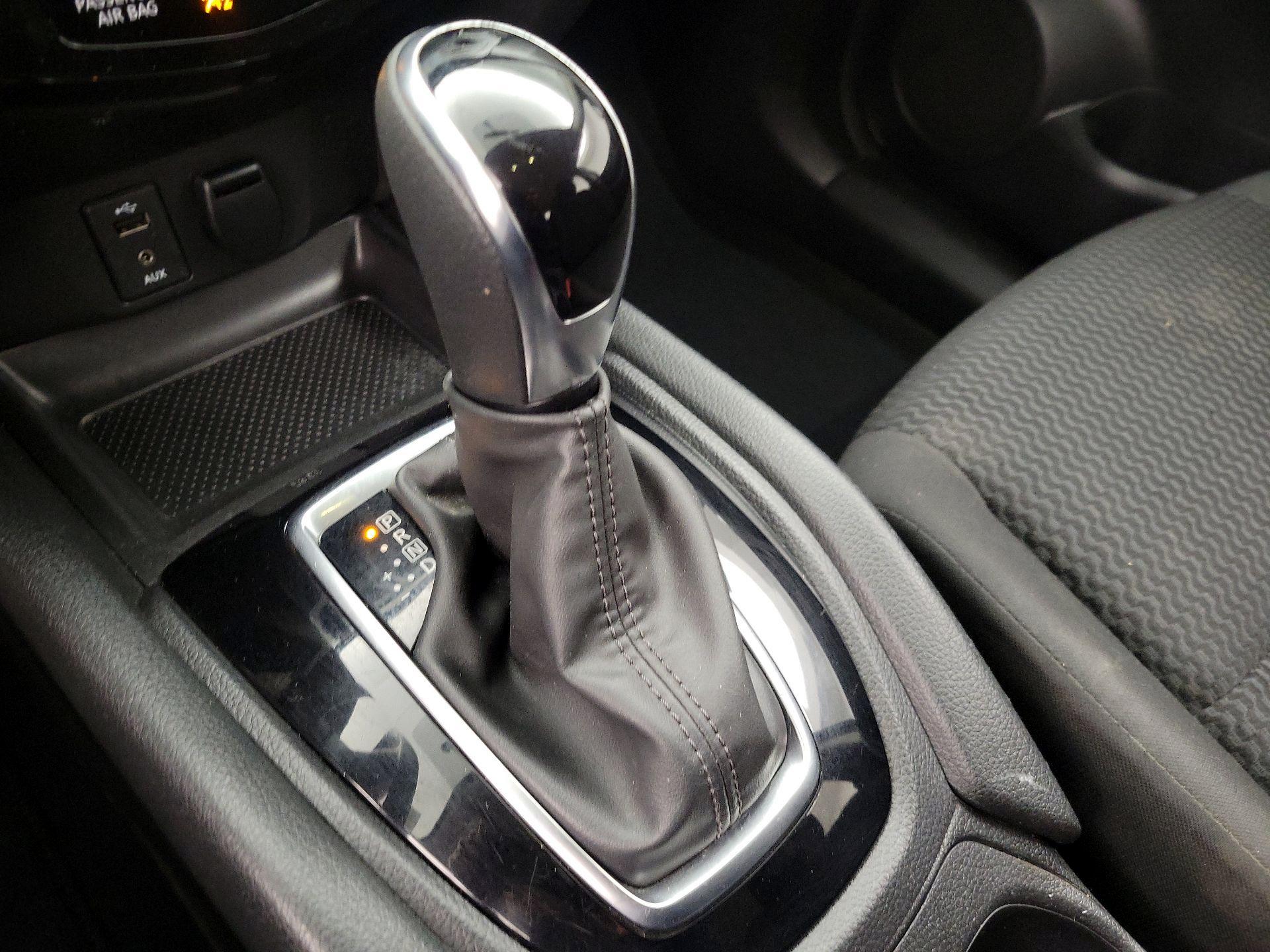 Thumbnail: 2018 Nissan Rogue Sport - 17