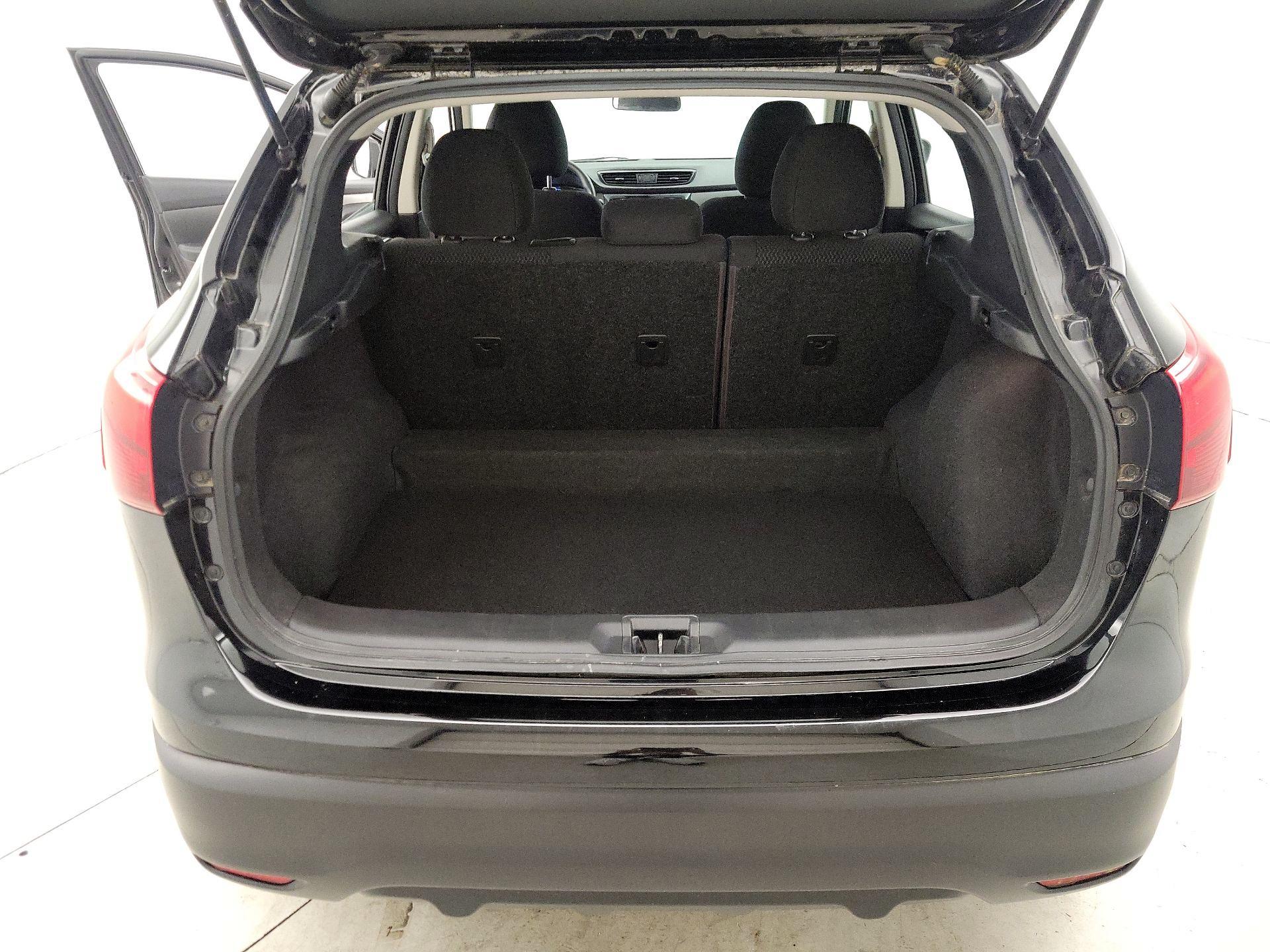 Thumbnail: 2018 Nissan Rogue Sport - 20