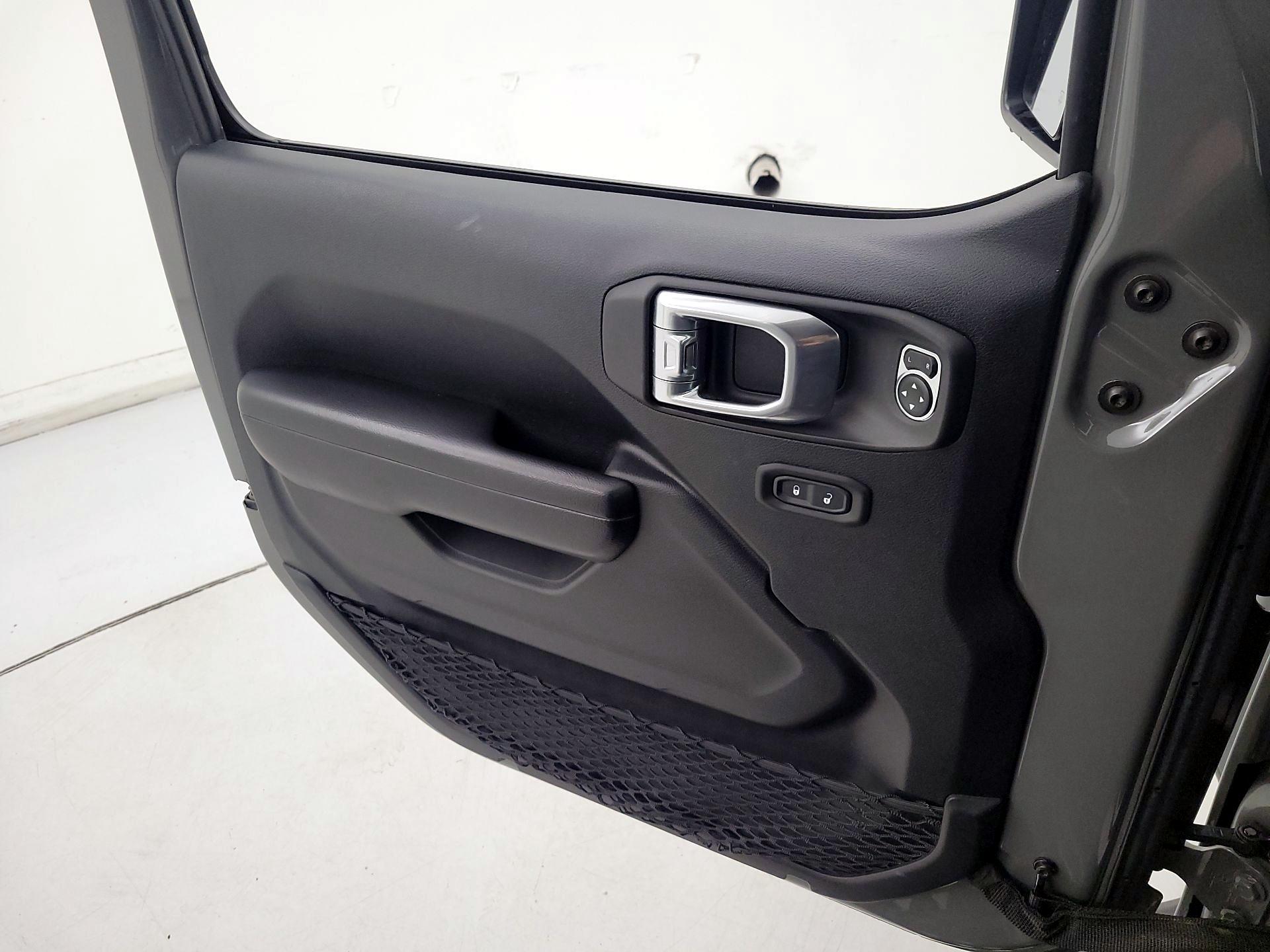 Thumbnail: 2021 Jeep Gladiator - 12