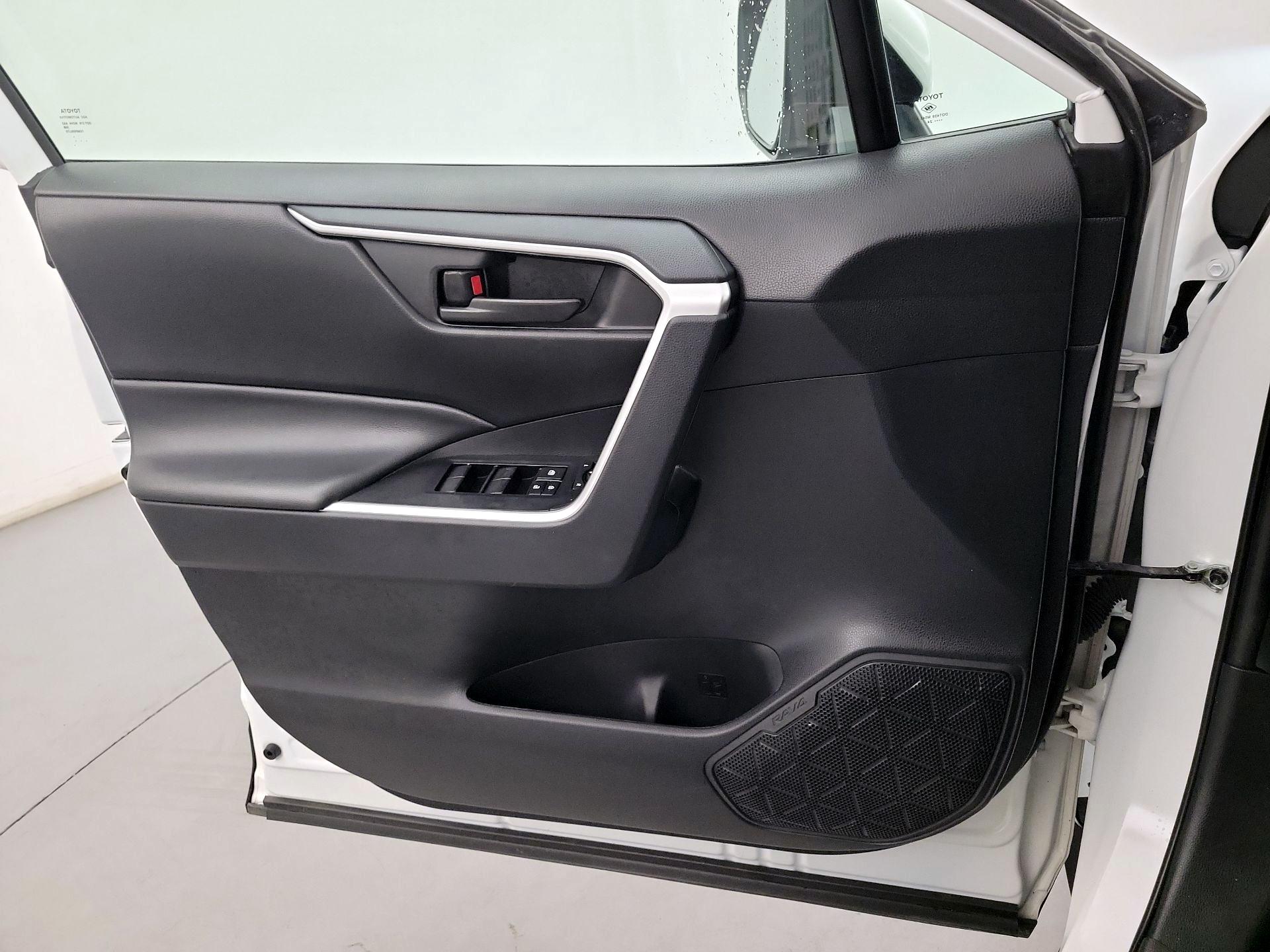 Thumbnail: 2024 Toyota RAV4 - 10