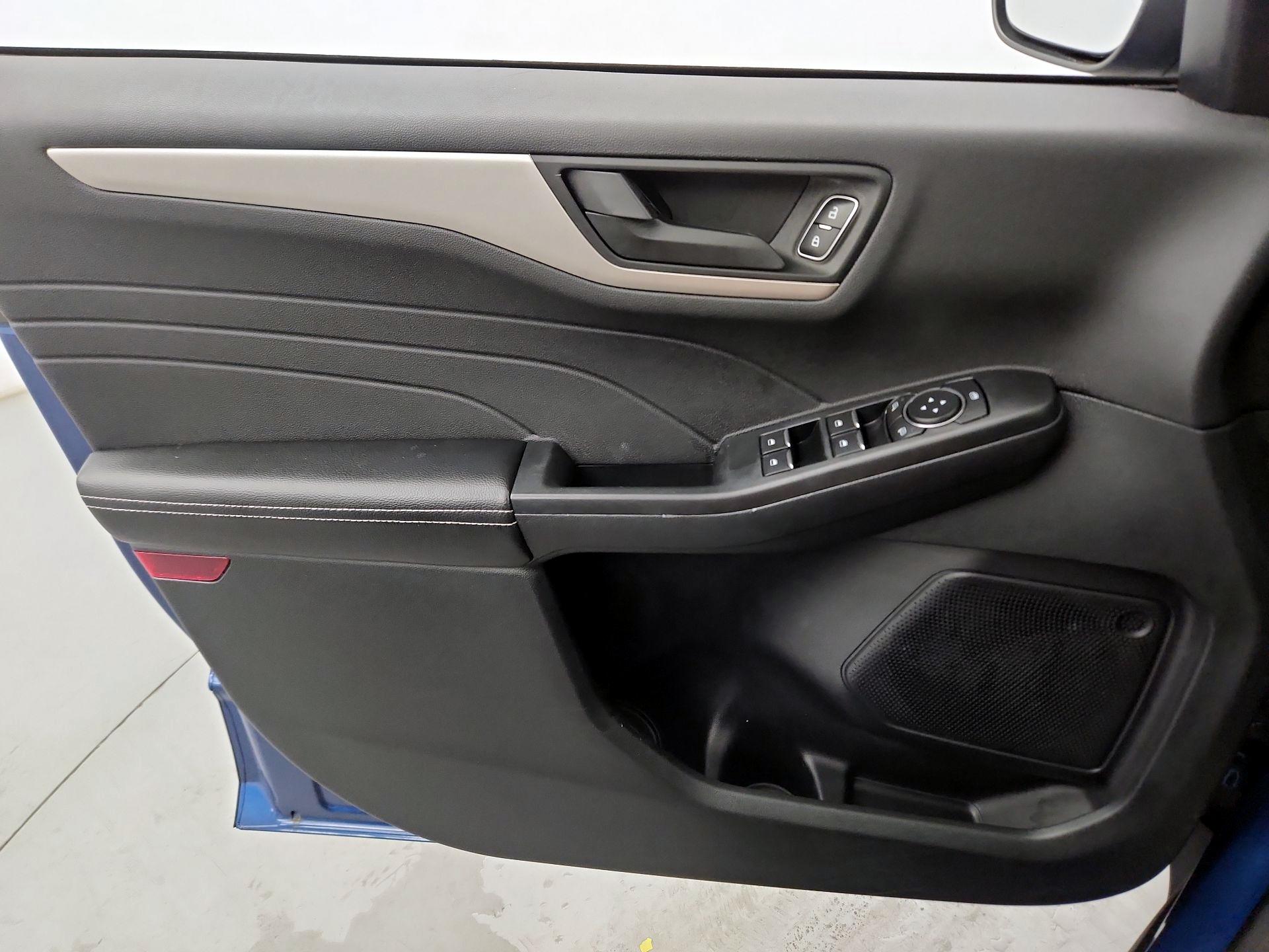 Thumbnail: 2022 Ford Escape - 10