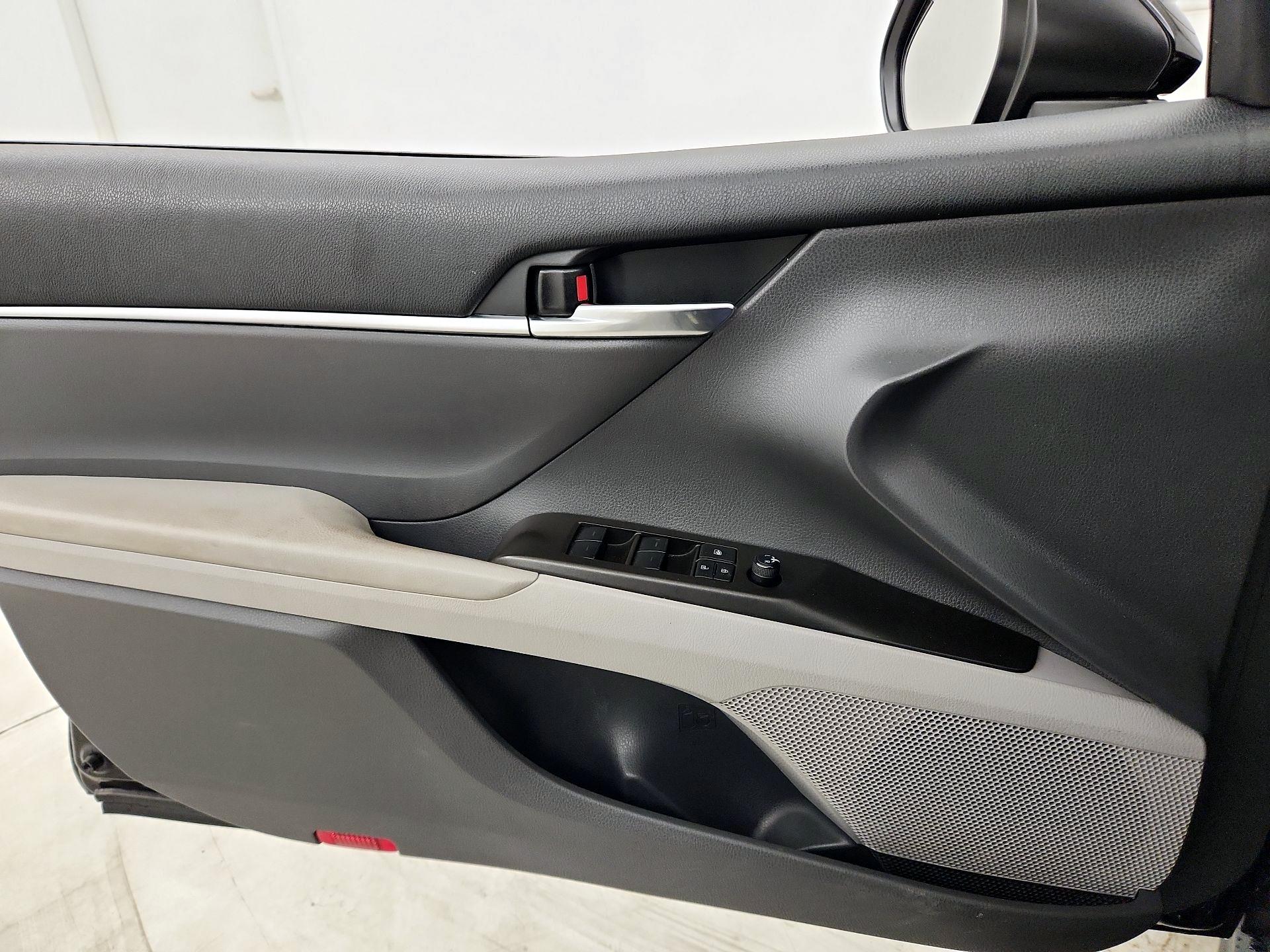 Thumbnail: 2022 Toyota Camry - 12