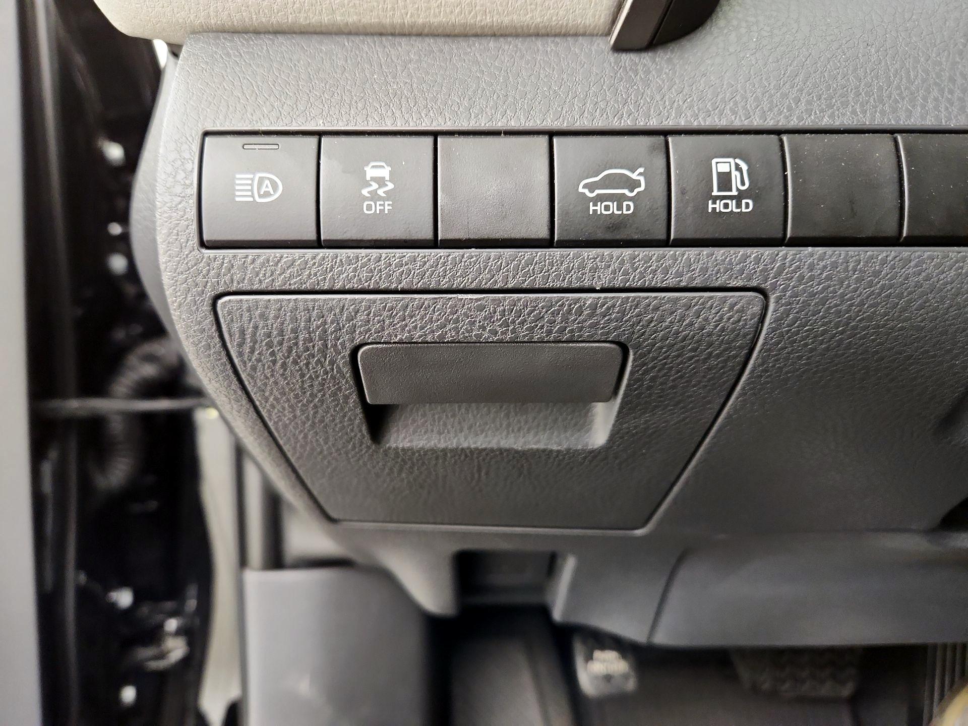 Thumbnail: 2022 Toyota Camry - 13