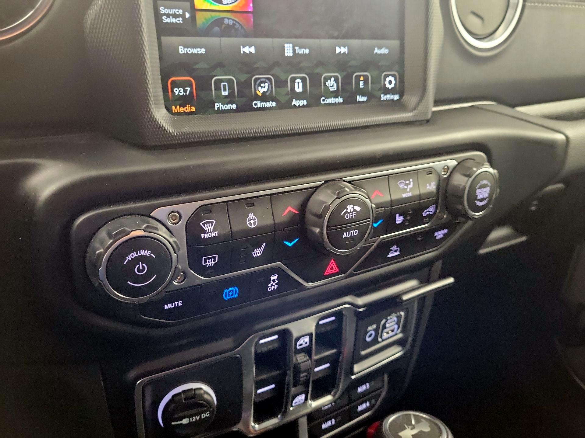 Thumbnail: 2022 Jeep Wrangler - 15