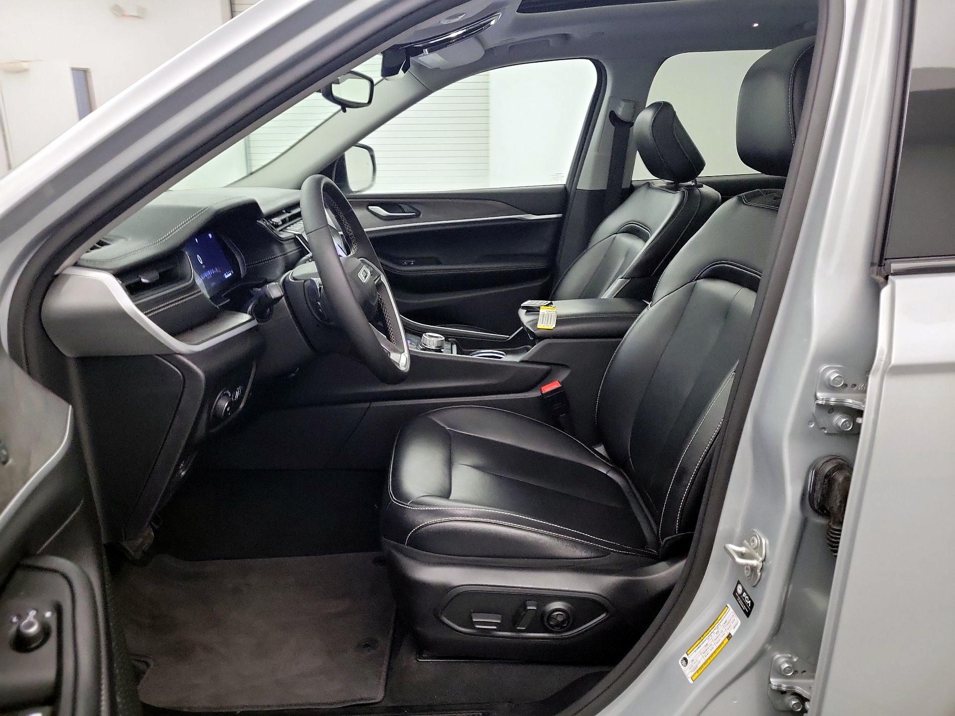 Thumbnail: 2024 Jeep Grand Cherokee L - 9