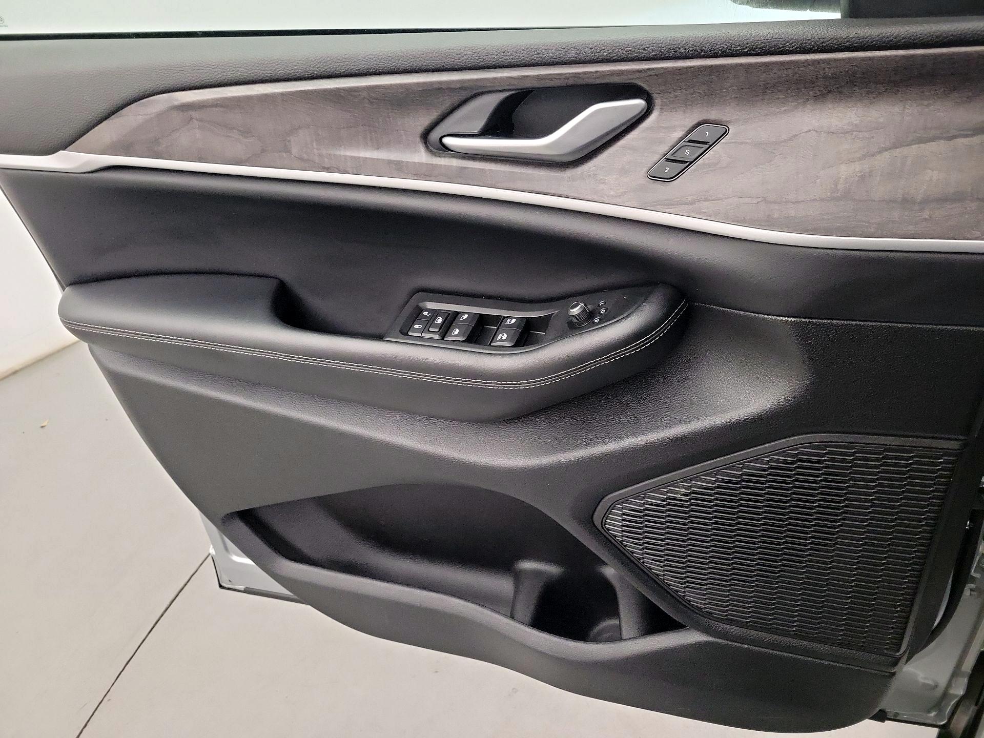 Thumbnail: 2024 Jeep Grand Cherokee L - 10