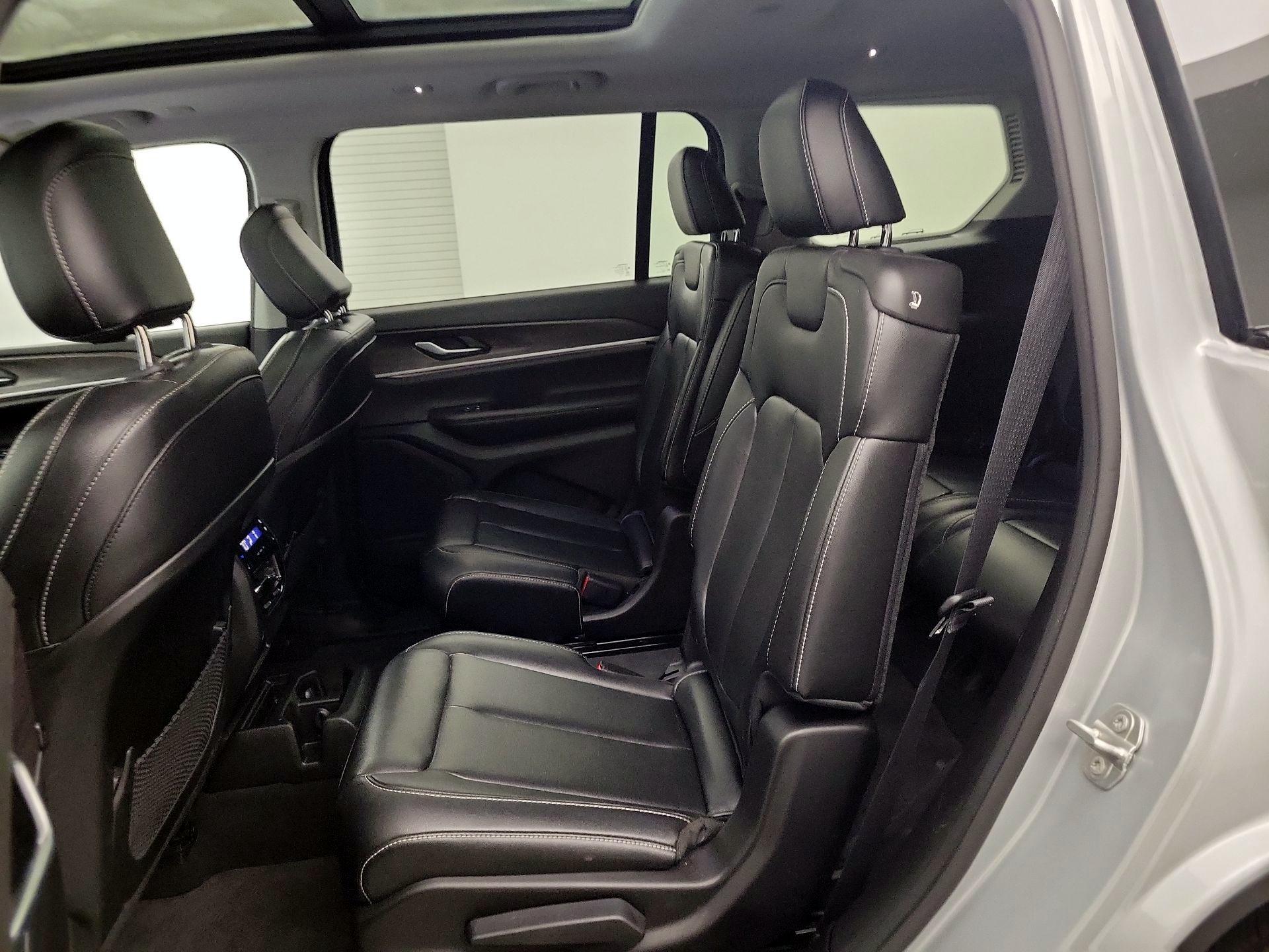 Thumbnail: 2024 Jeep Grand Cherokee L - 19