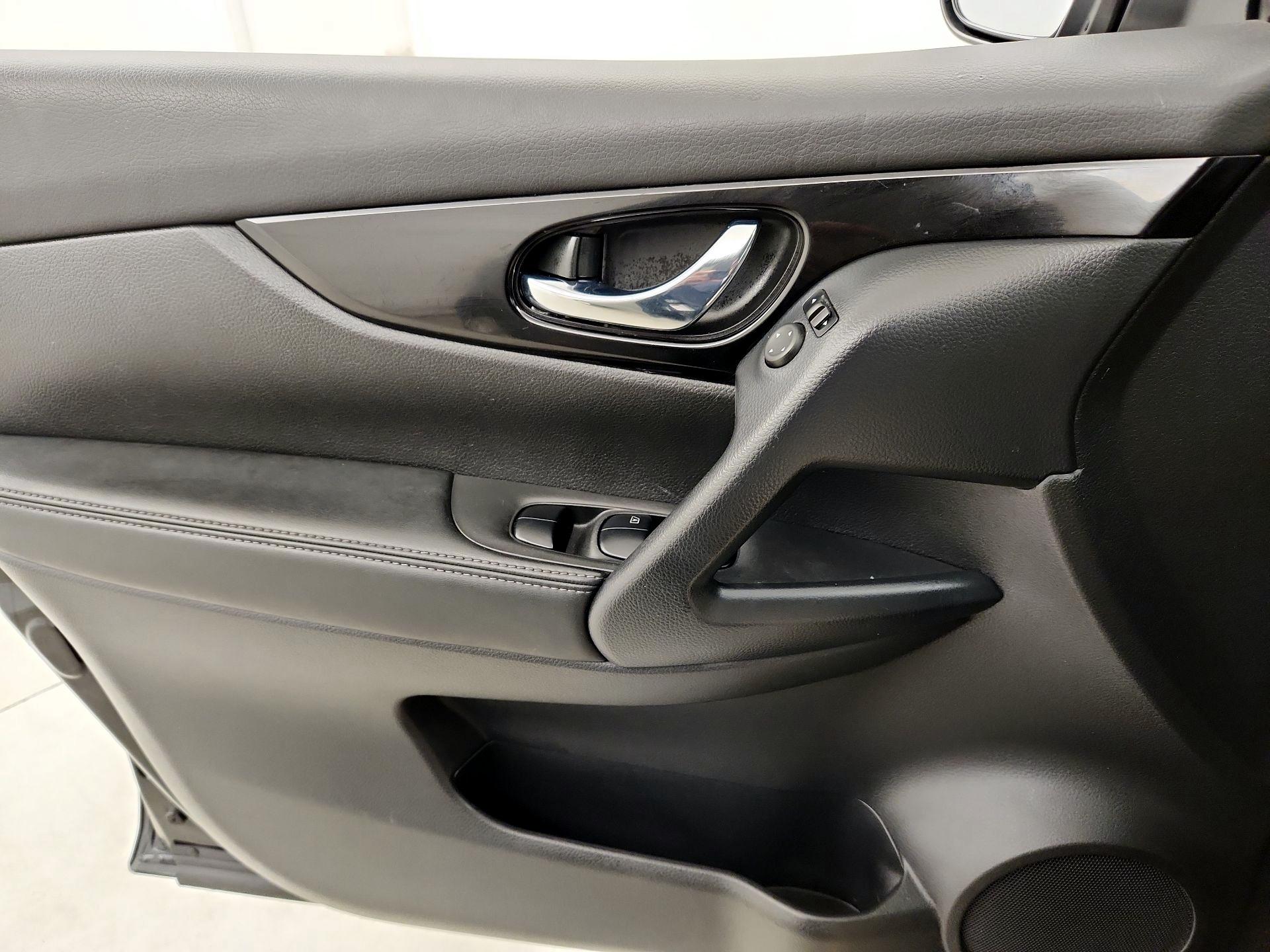 Thumbnail: 2021 Nissan Rogue Sport - 12