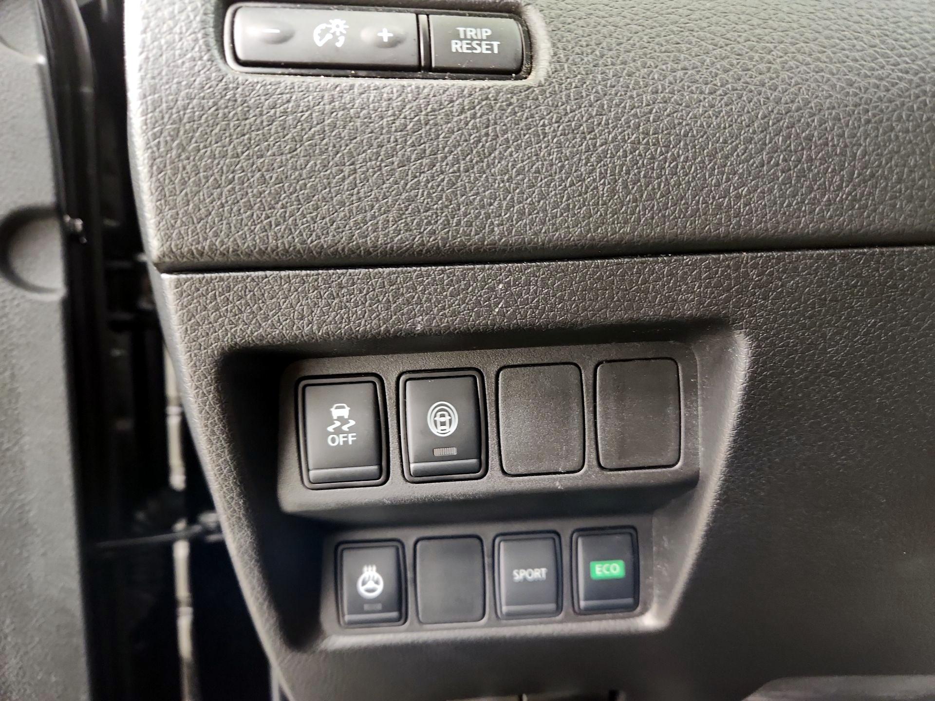 Thumbnail: 2021 Nissan Rogue Sport - 13