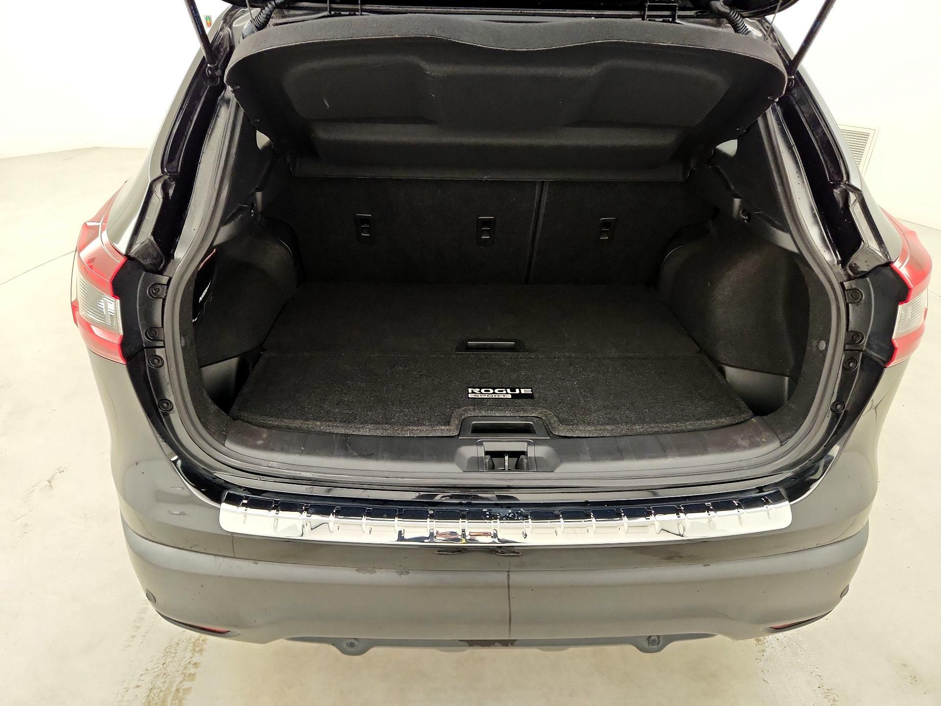 Thumbnail: 2021 Nissan Rogue Sport - 20