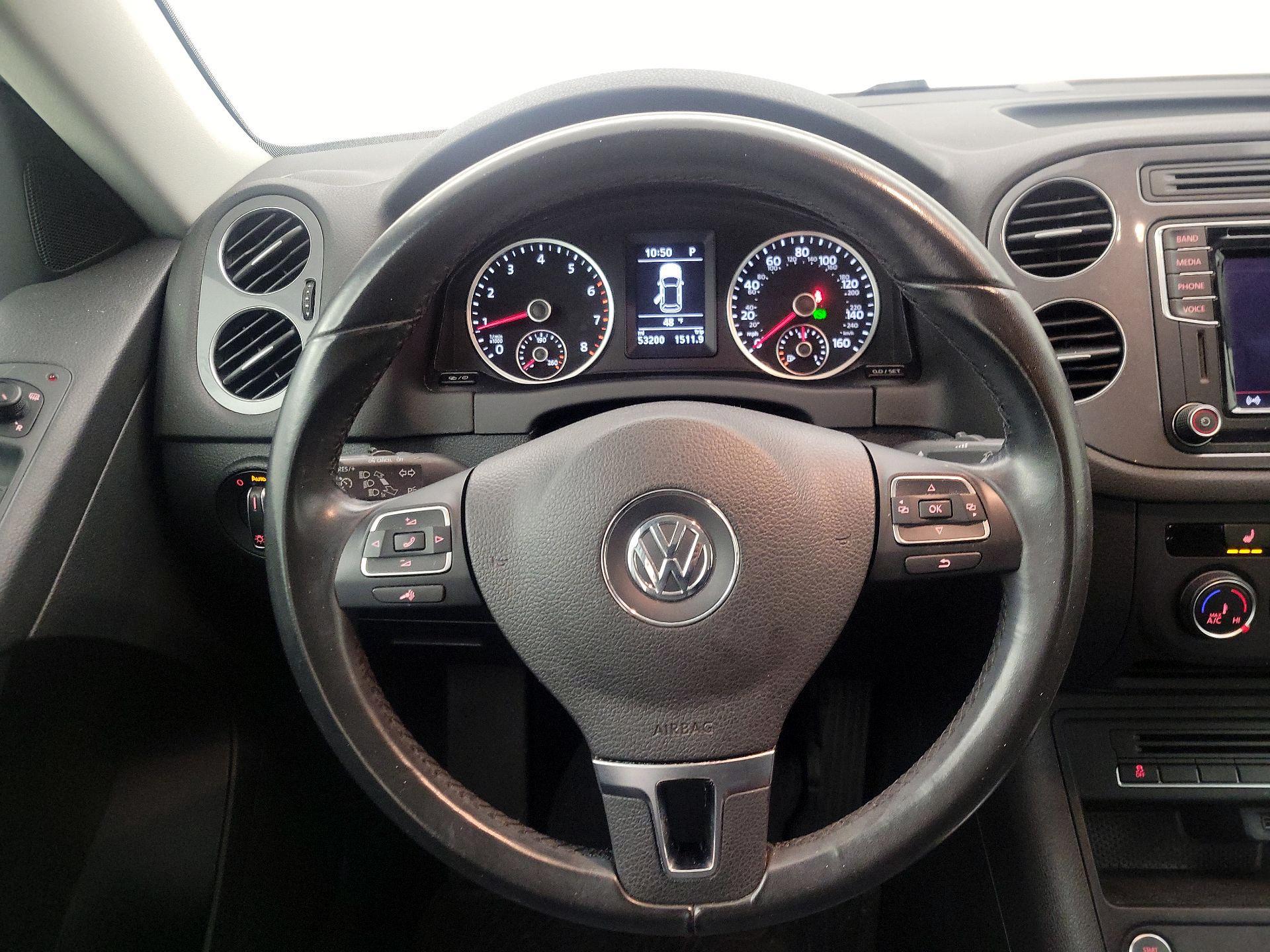 Thumbnail: 2017 Volkswagen Tiguan - 10