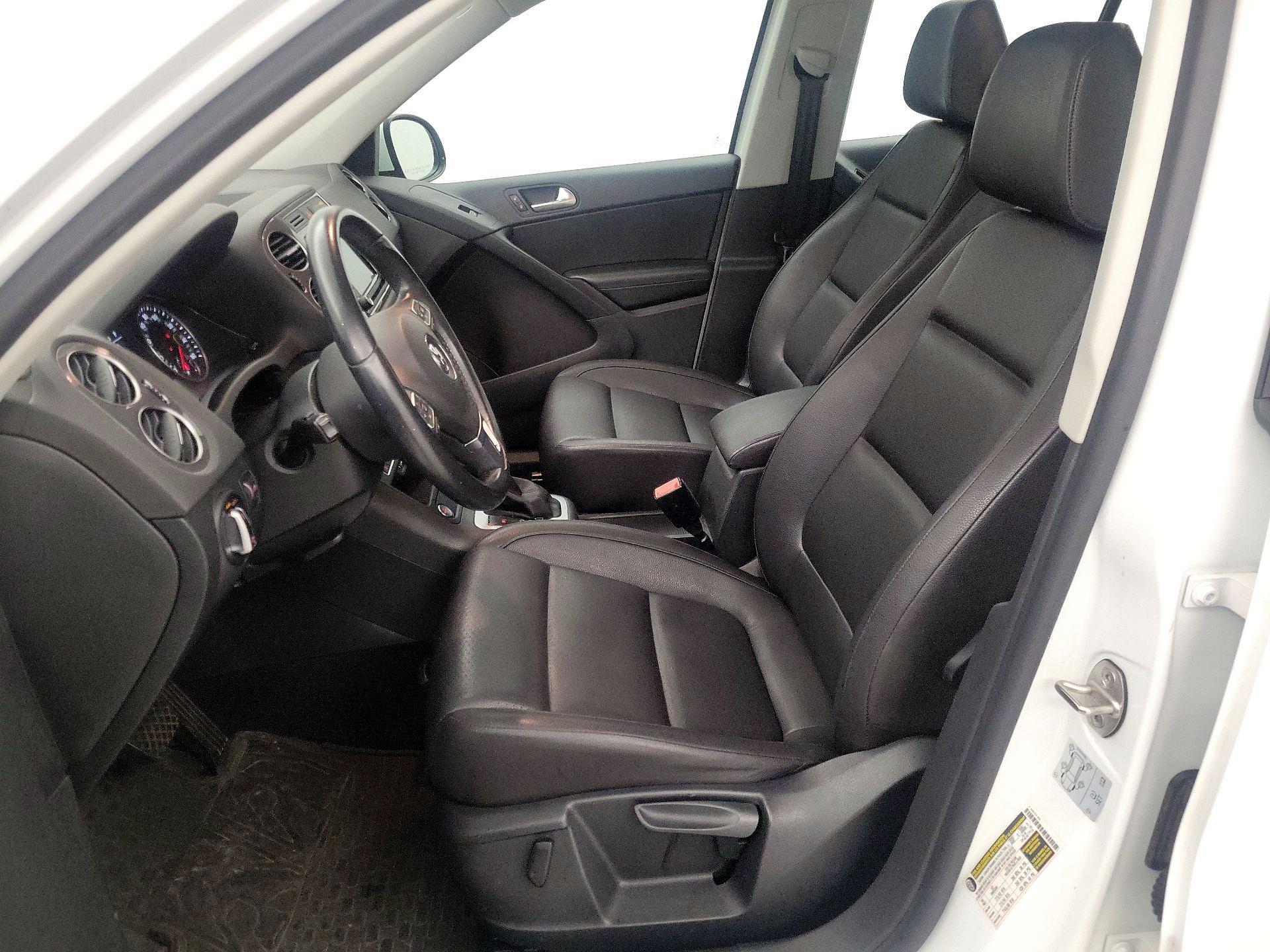 Thumbnail: 2017 Volkswagen Tiguan - 11