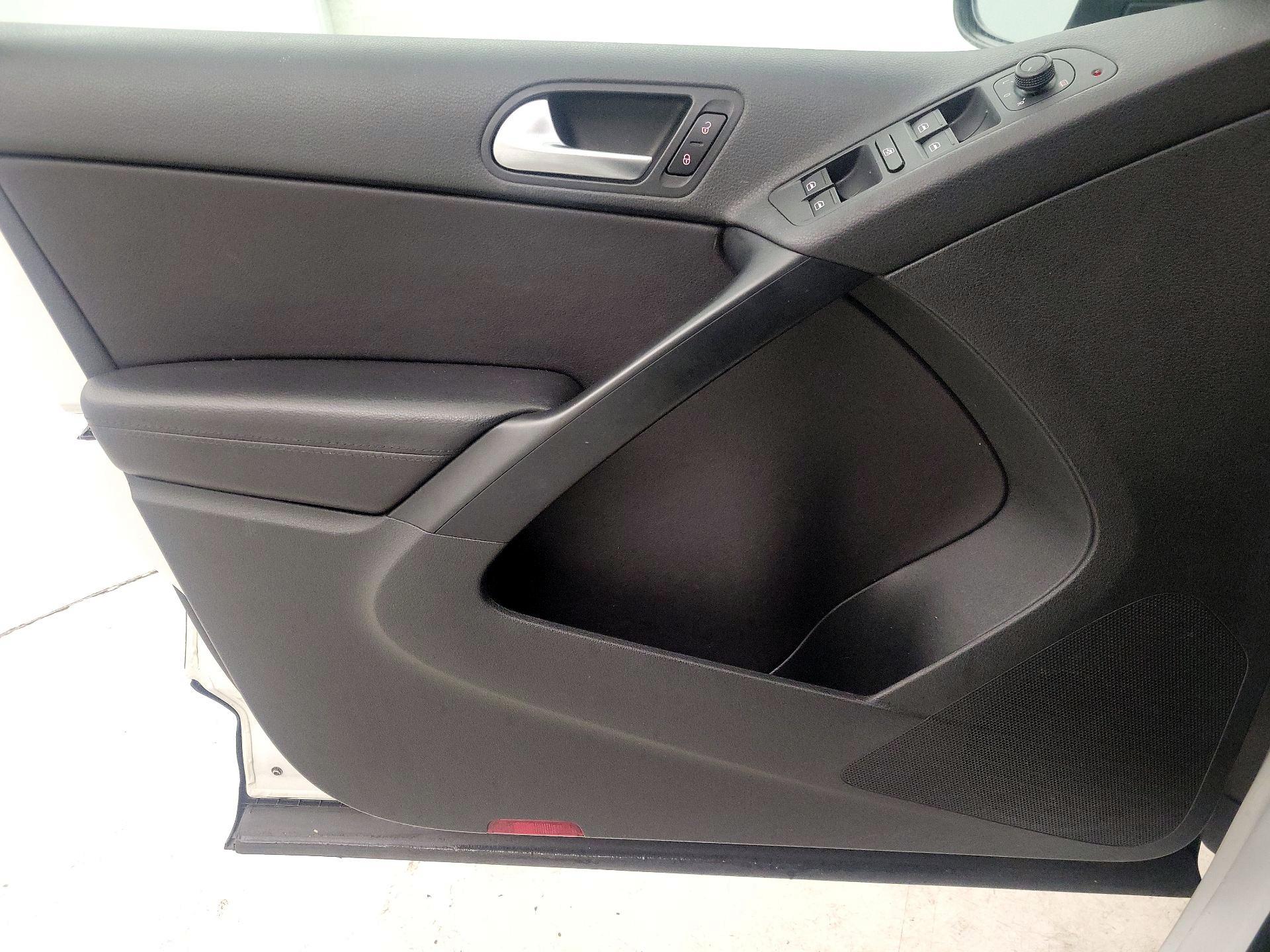 Thumbnail: 2017 Volkswagen Tiguan - 12