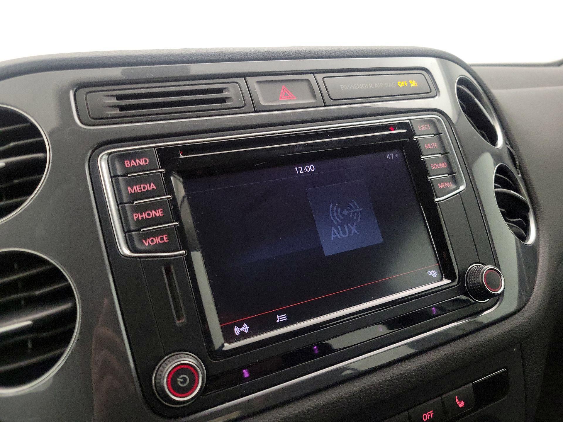 Thumbnail: 2017 Volkswagen Tiguan - 15