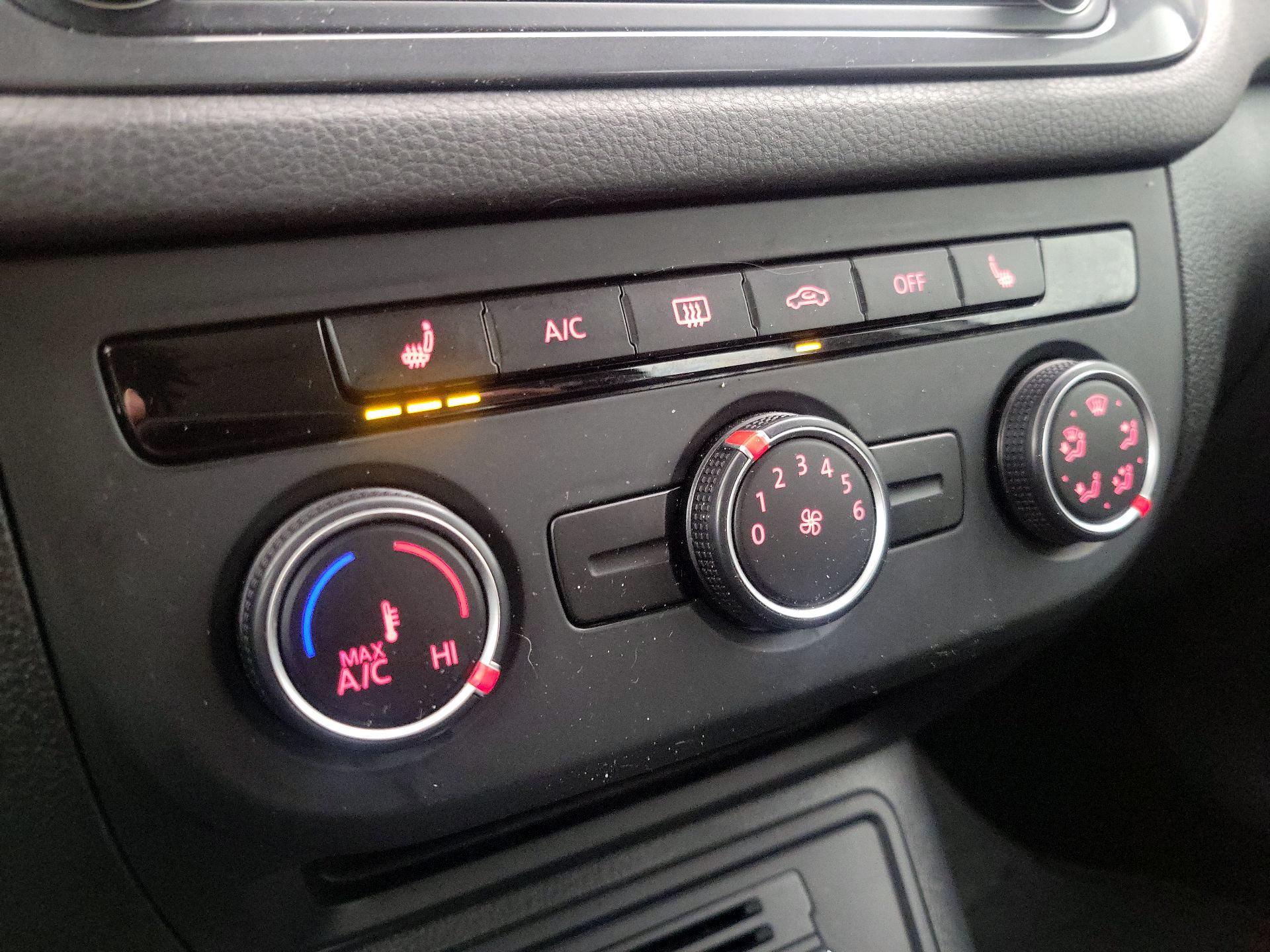 Thumbnail: 2017 Volkswagen Tiguan - 16