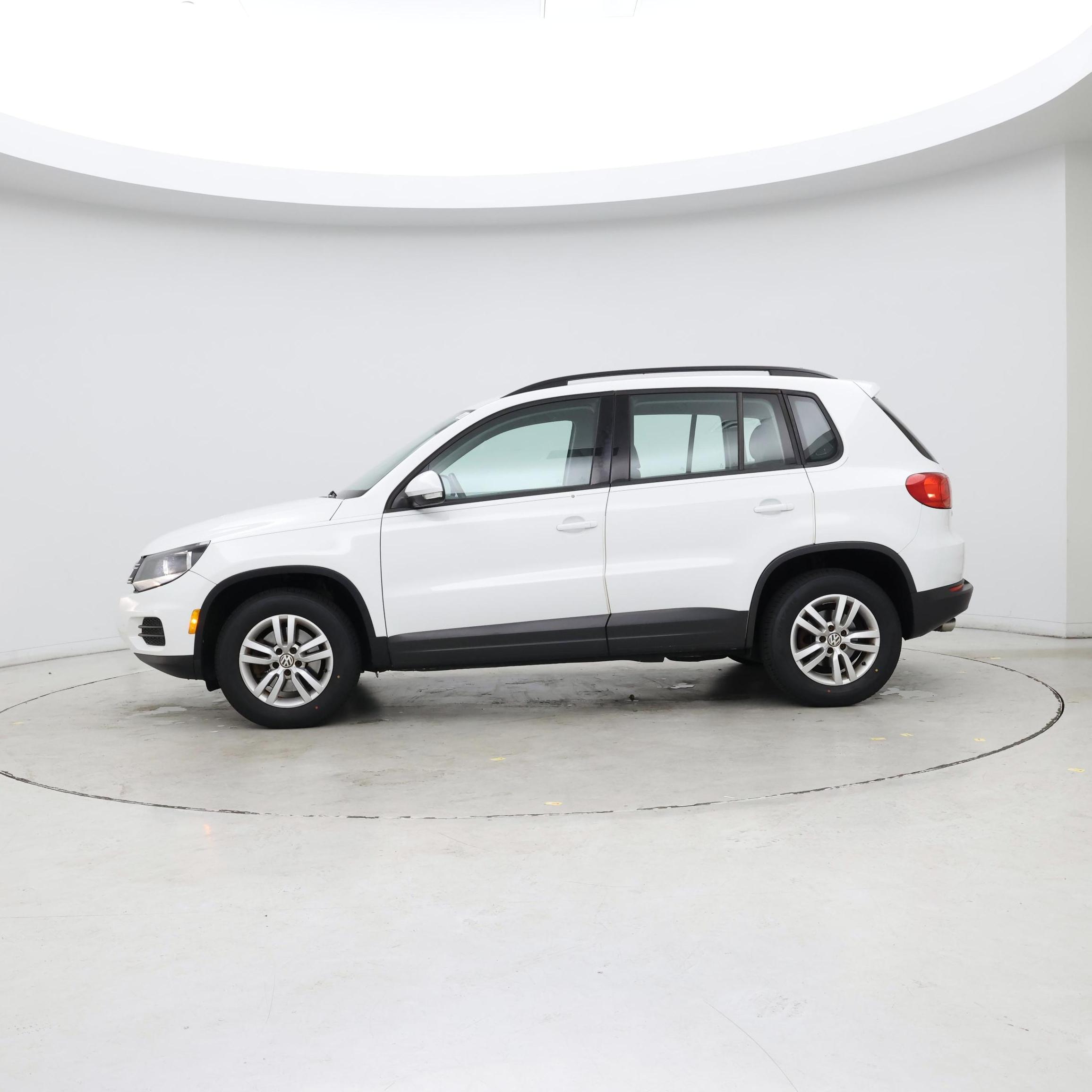 Thumbnail: 2017 Volkswagen Tiguan - 3