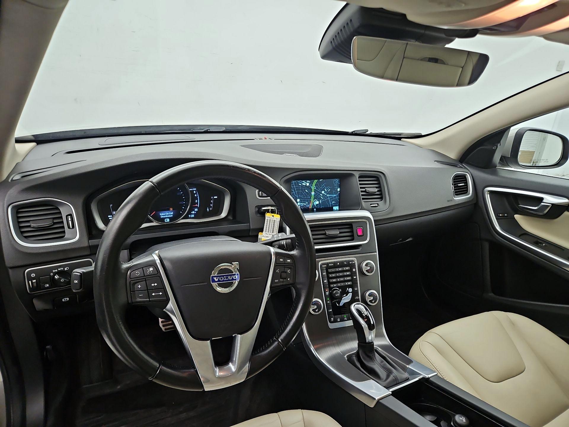 Thumbnail: 2016 Volvo V60 - 9