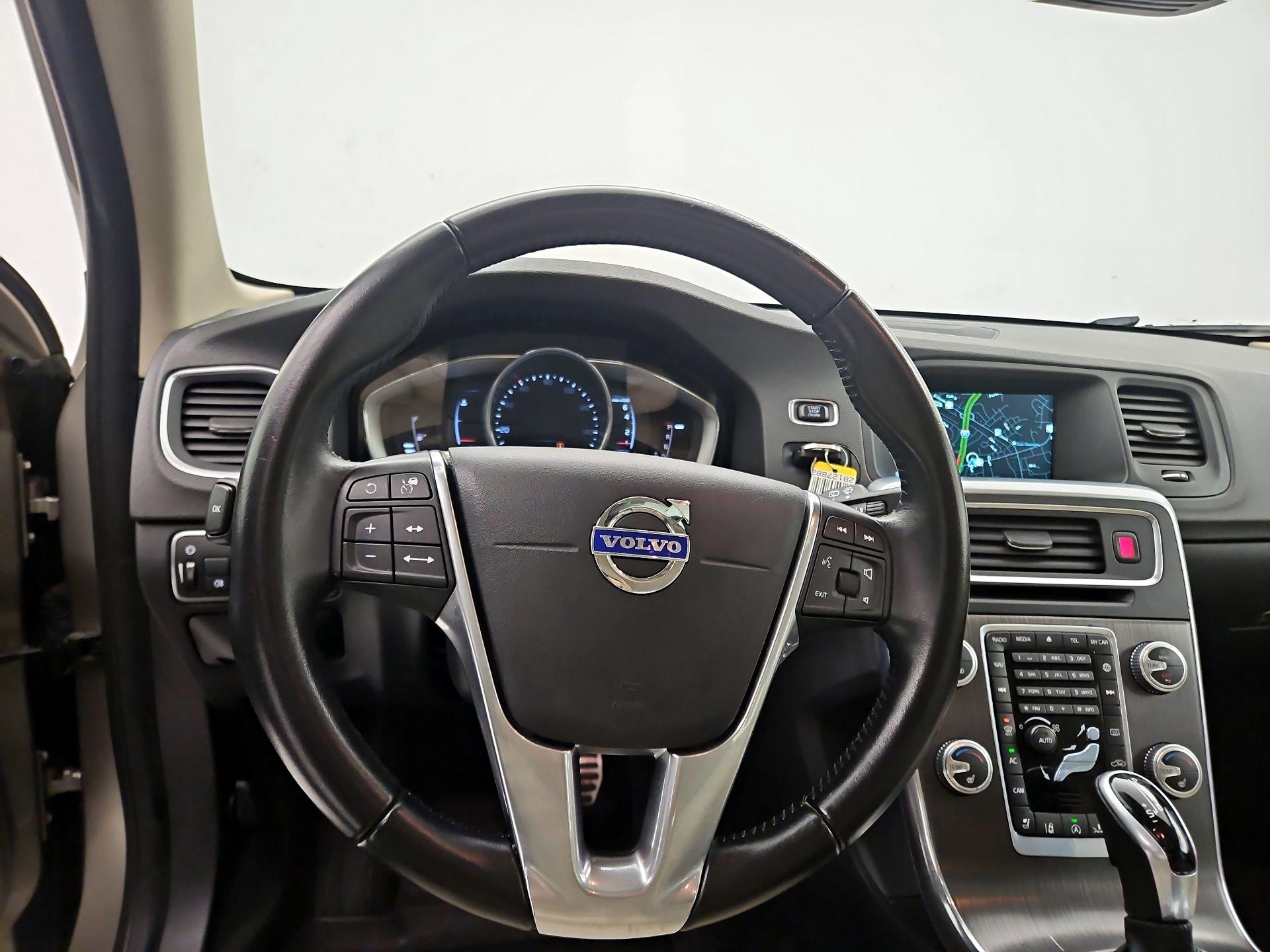 Thumbnail: 2016 Volvo V60 - 10