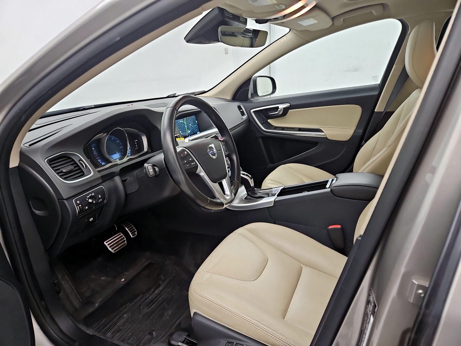 Thumbnail: 2016 Volvo V60 - 11