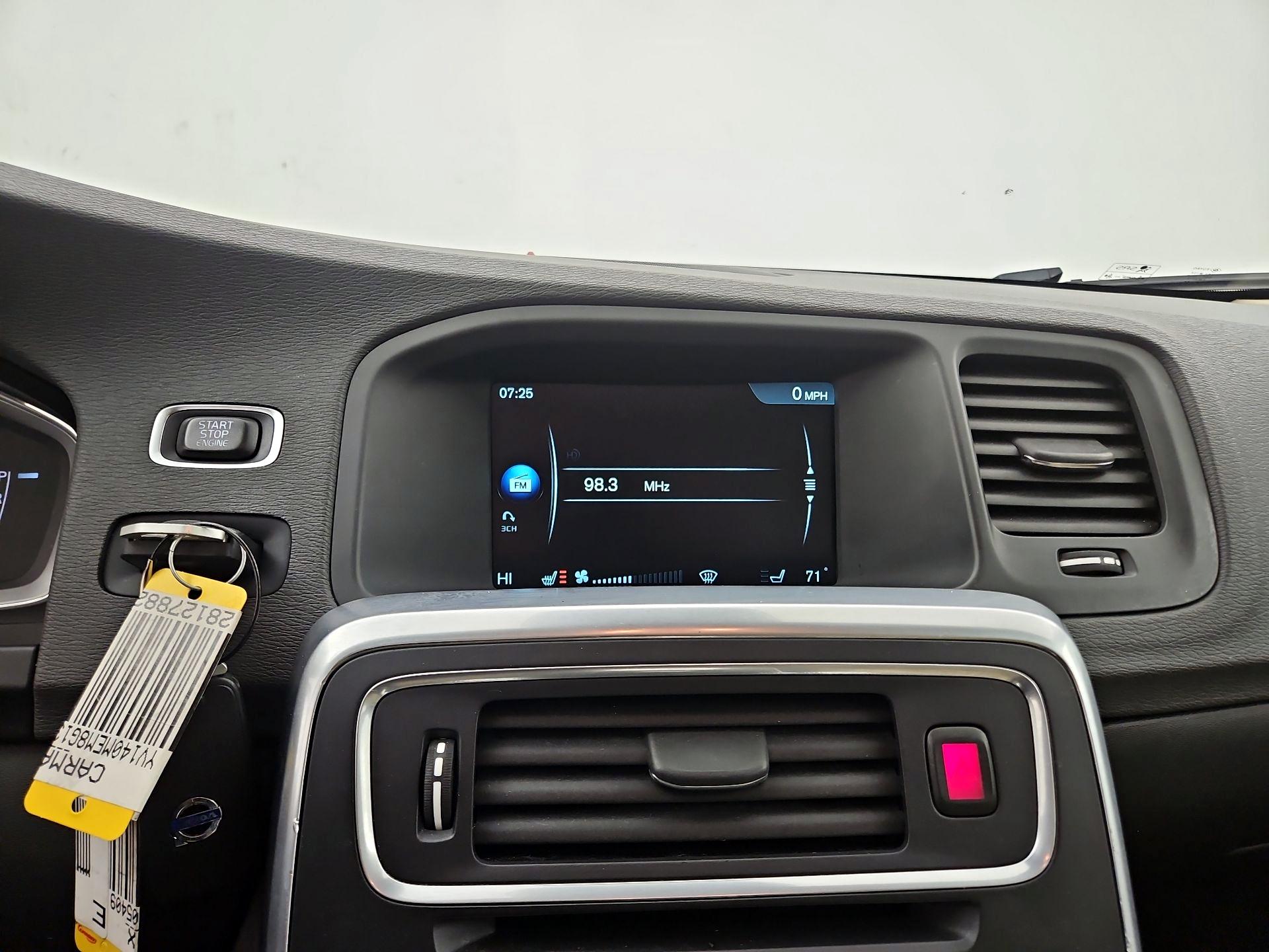 Thumbnail: 2016 Volvo V60 - 16