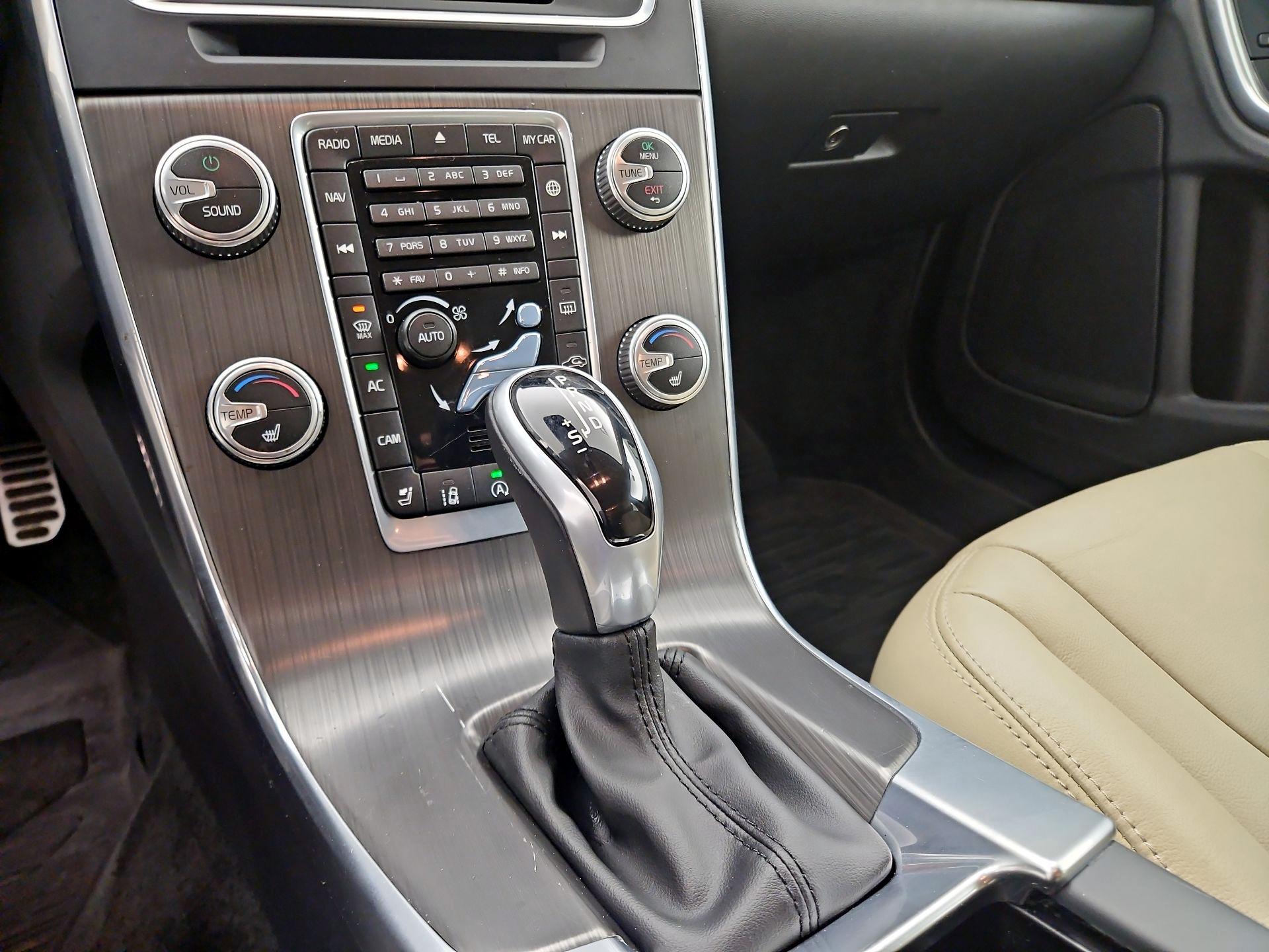 Thumbnail: 2016 Volvo V60 - 18