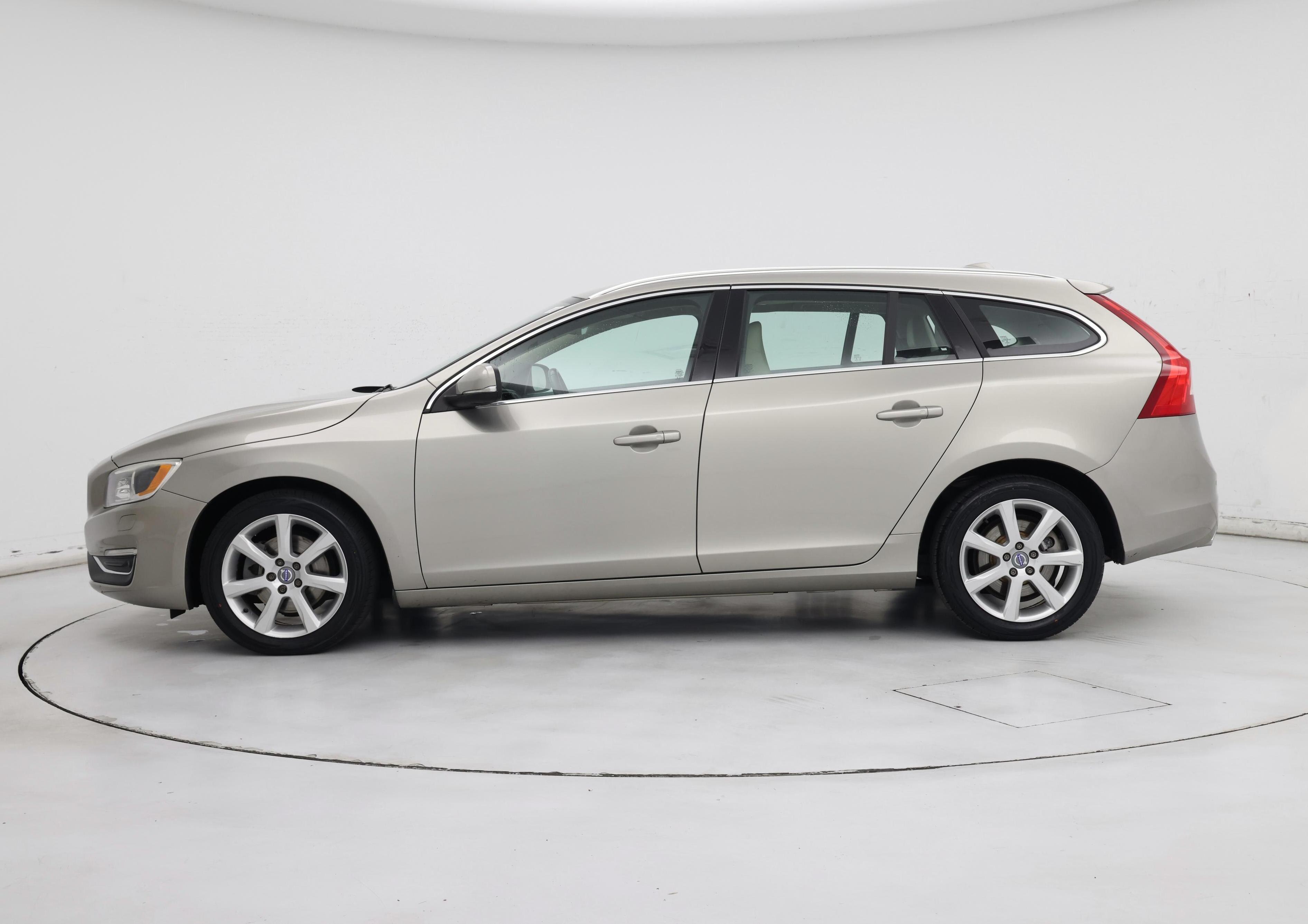 Thumbnail: 2016 Volvo V60 - 3