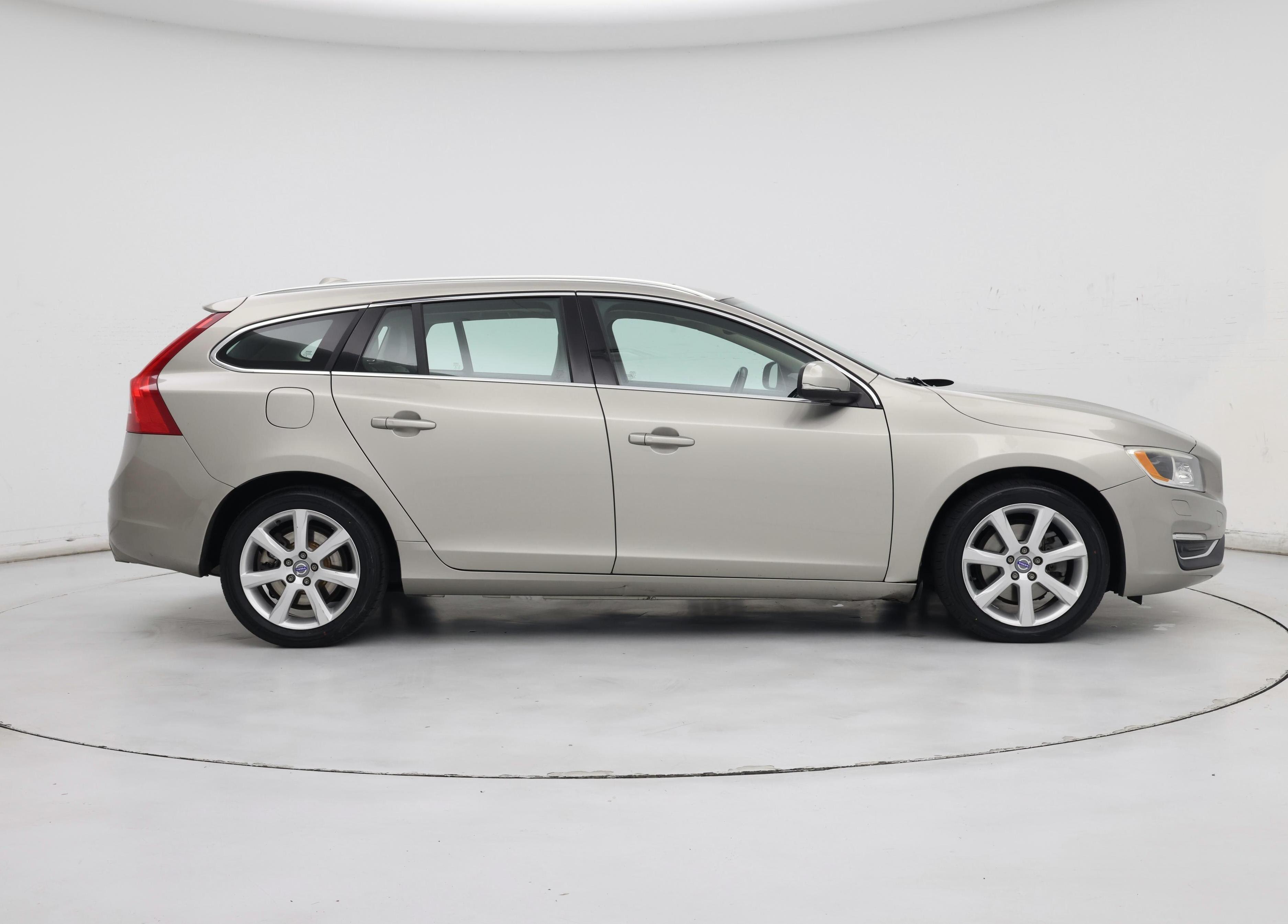 Thumbnail: 2016 Volvo V60 - 7