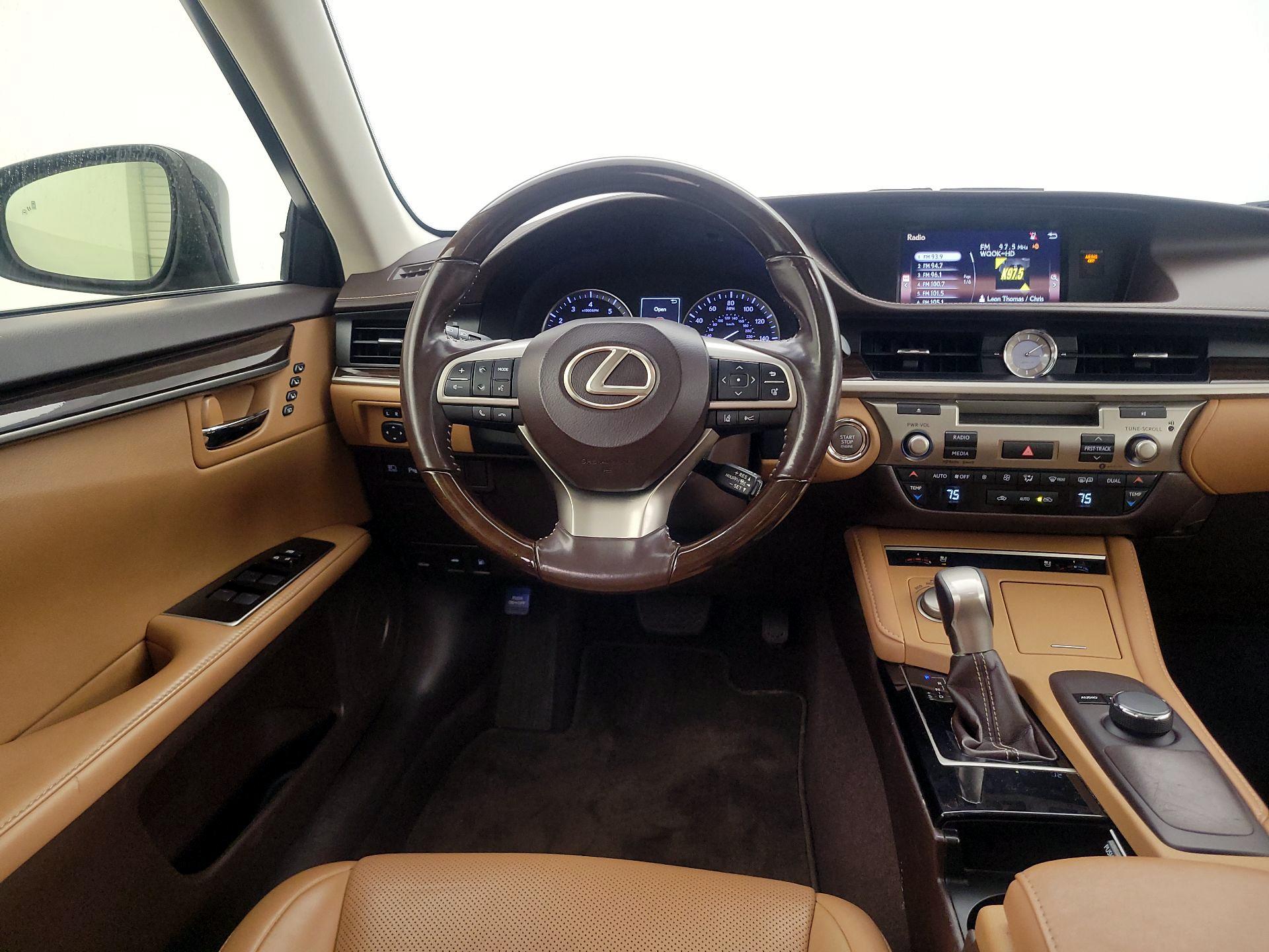 Thumbnail: 2017 Lexus ES - 10