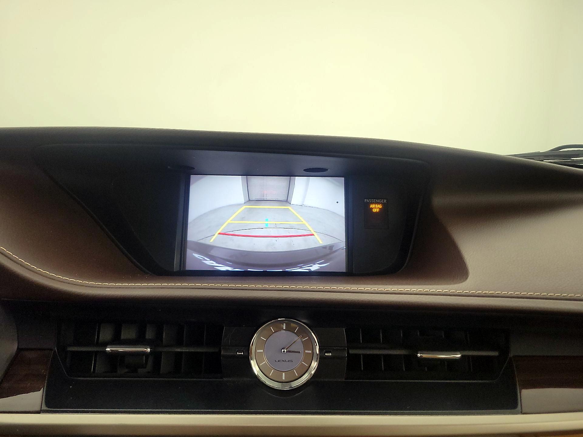 Thumbnail: 2017 Lexus ES - 14