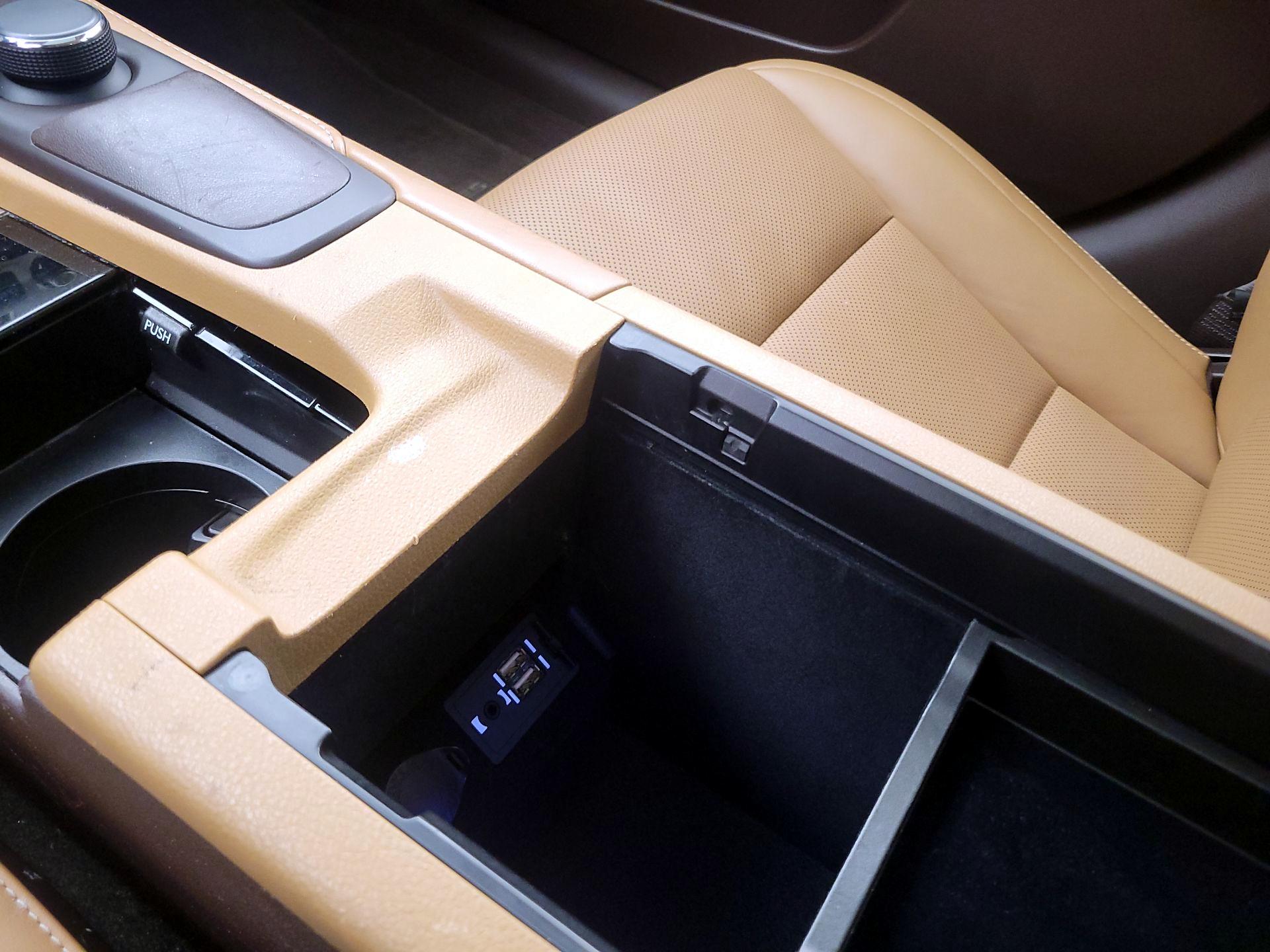 Thumbnail: 2017 Lexus ES - 18